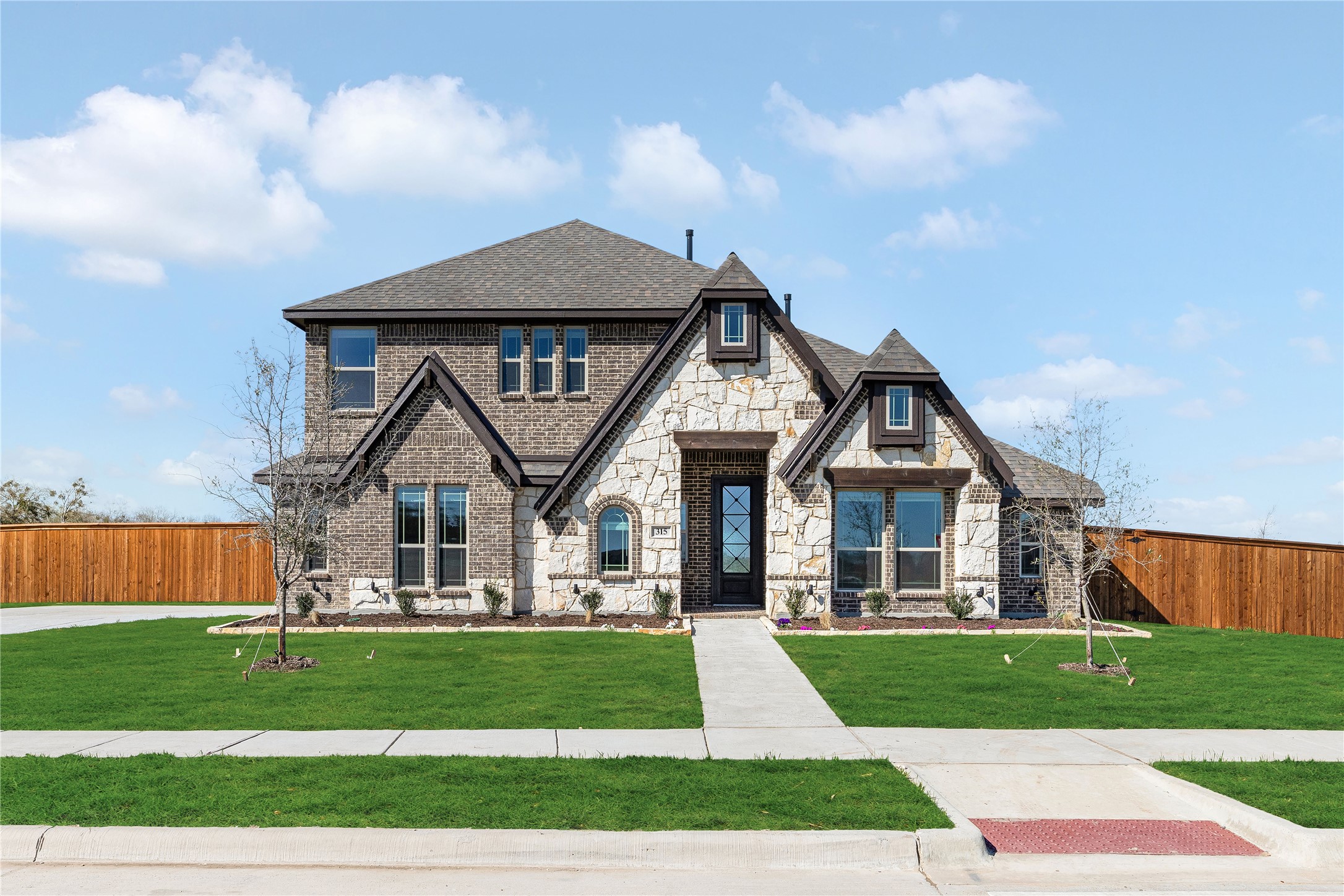 315 Spring Circle Red Oak TX 75154
