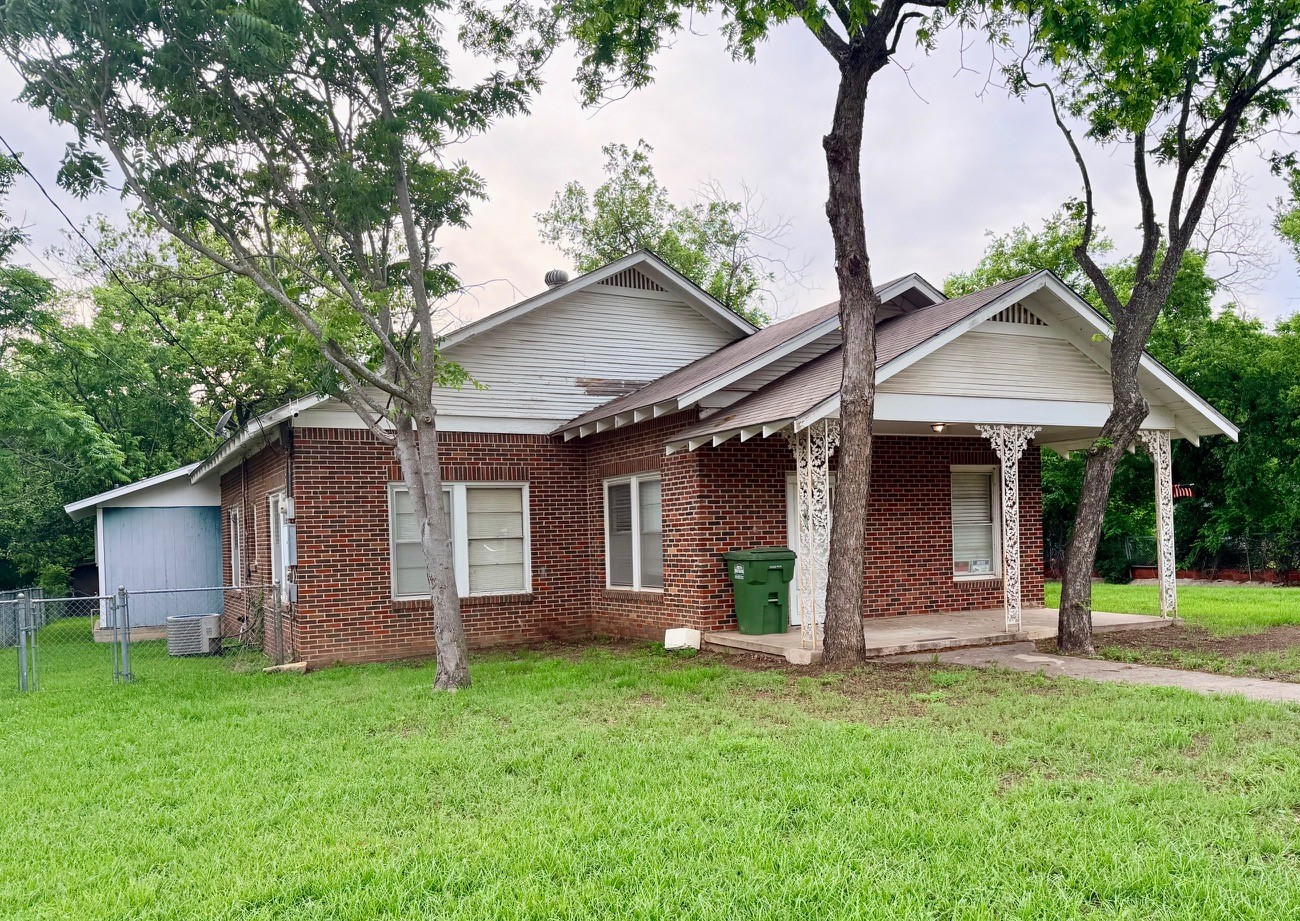1215 NW 1st Avenue Mineral Wells TX 76067