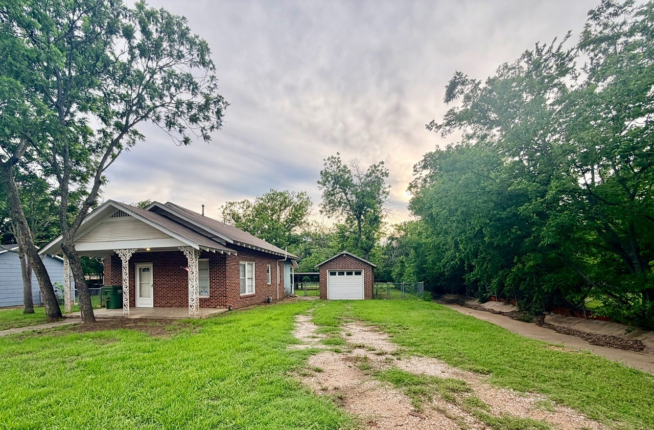 1215 NW 1st Avenue Mineral Wells TX 76067