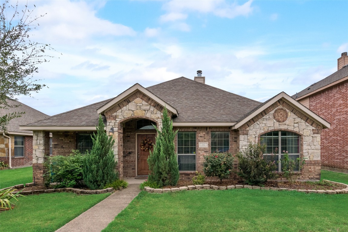 212 Happy Lane Red Oak TX 75154