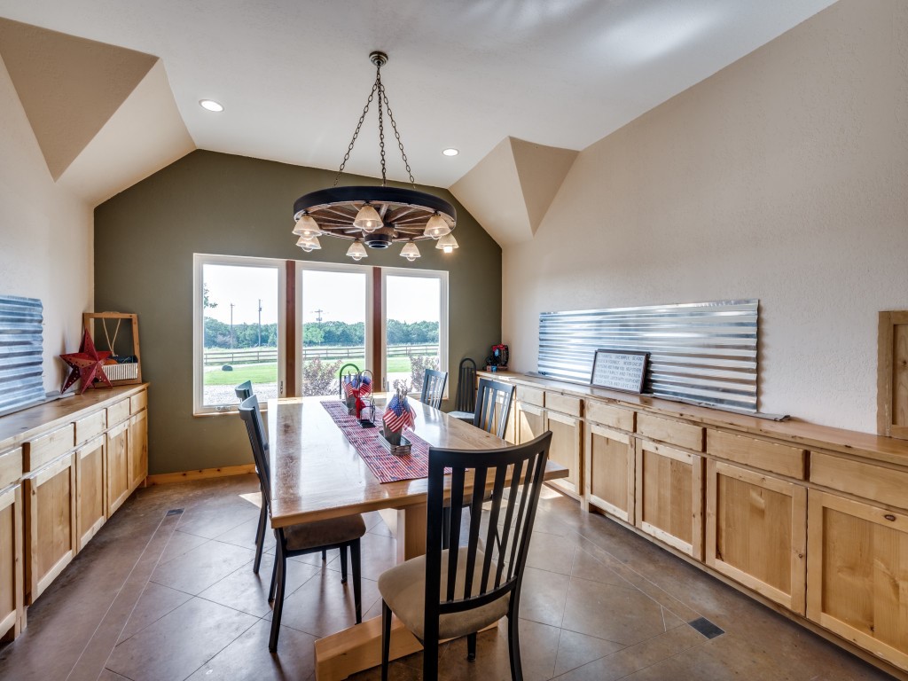 2250 Morrow Road Valley View TX 76272