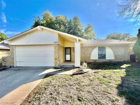 2202 Meadow Glen Drive Garland TX 75044
