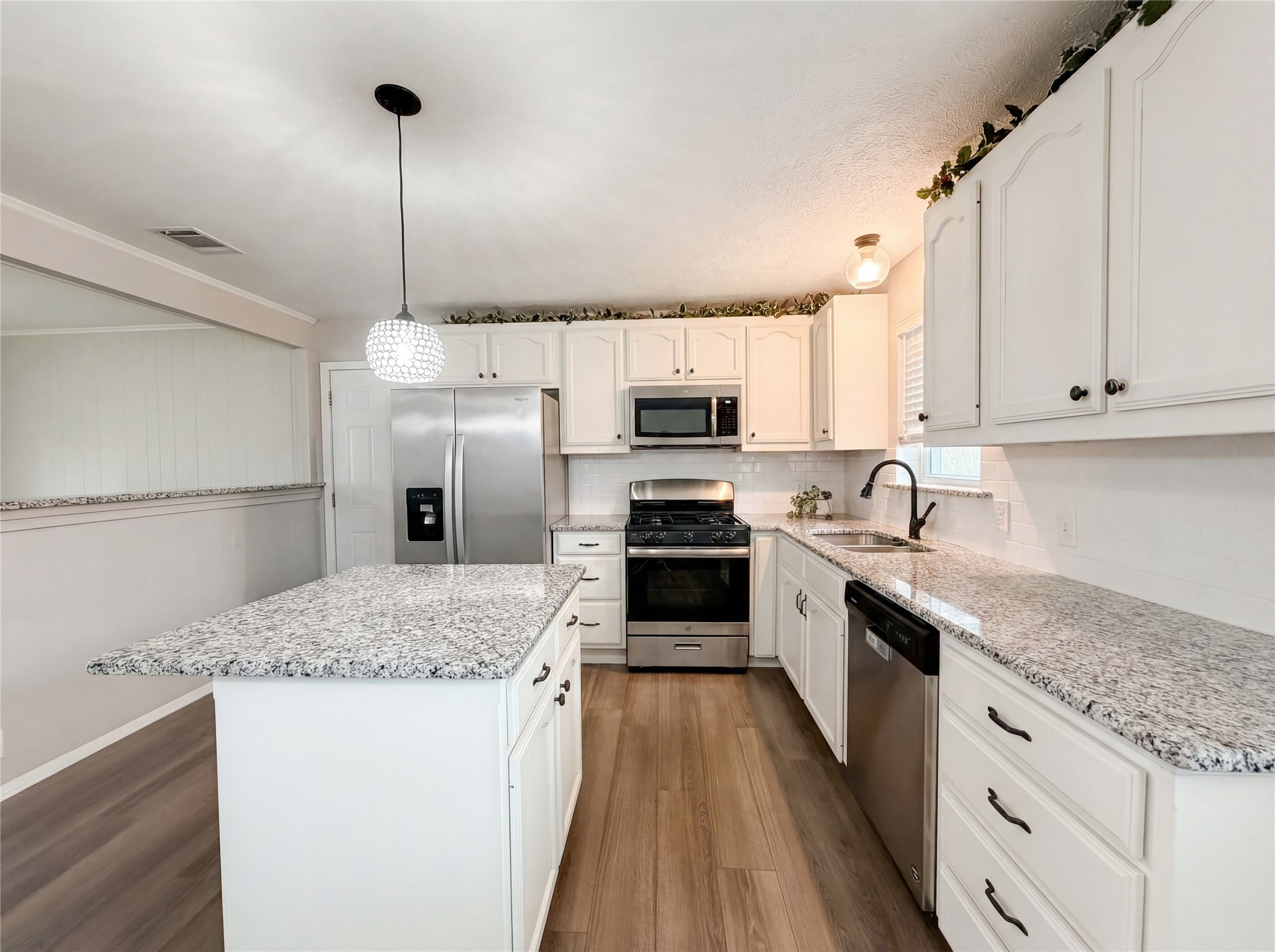 208 Summercrest Boulevard Burleson TX 76028