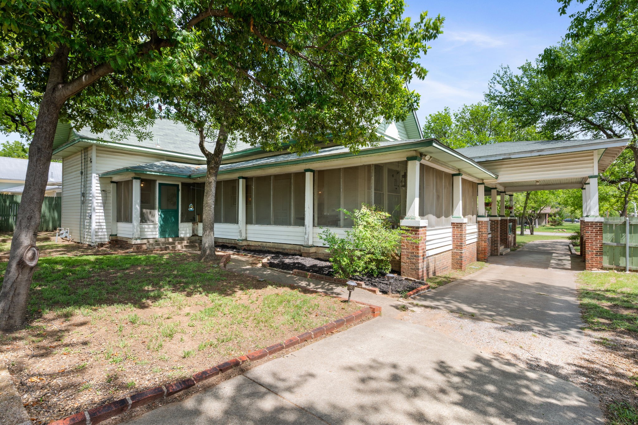 1201 NW 4th Avenue Mineral Wells TX 76067