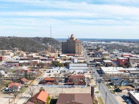 1201 NW 4th Avenue Mineral Wells TX 76067