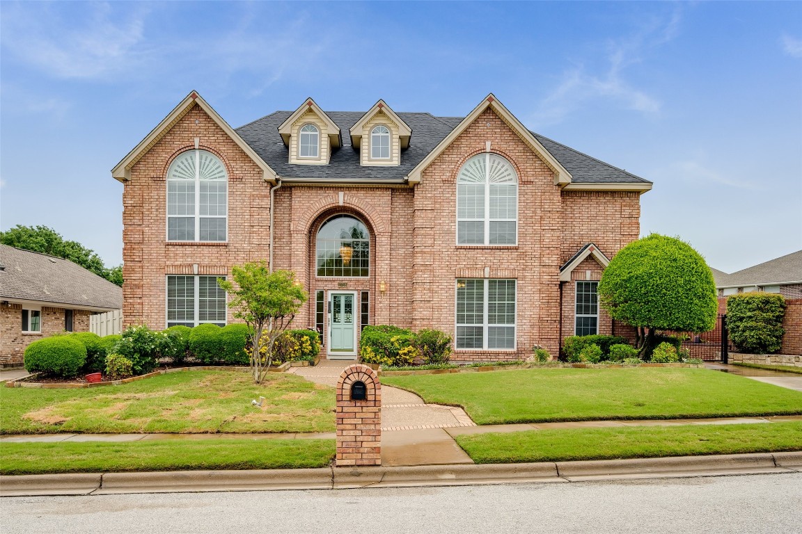 2728 Woodbridge Drive Hurst TX 76054