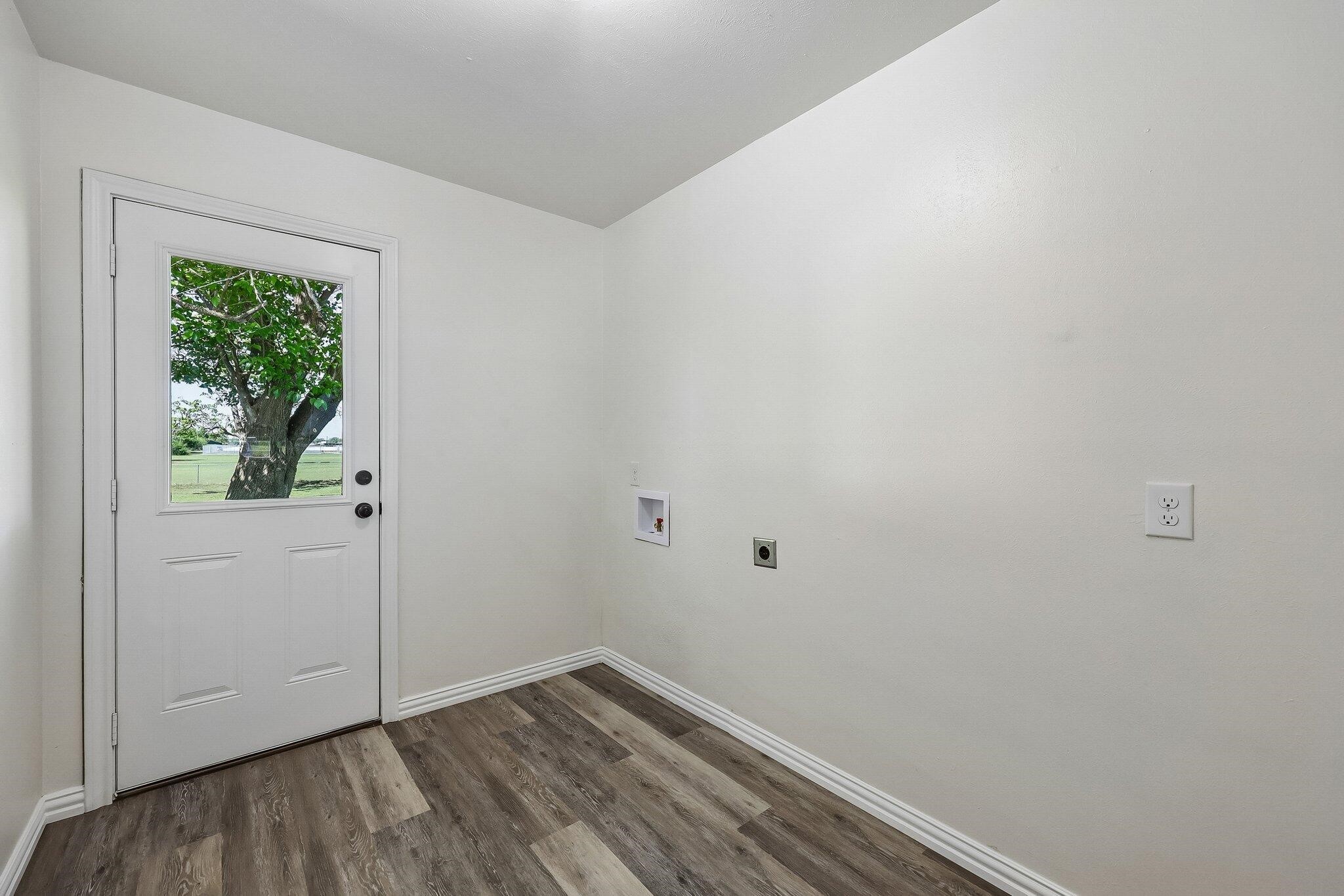 913 N Main Street Springtown TX 76082