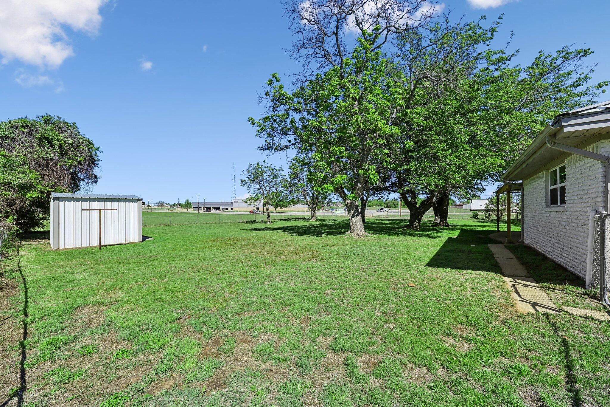 913 N Main Street Springtown TX 76082