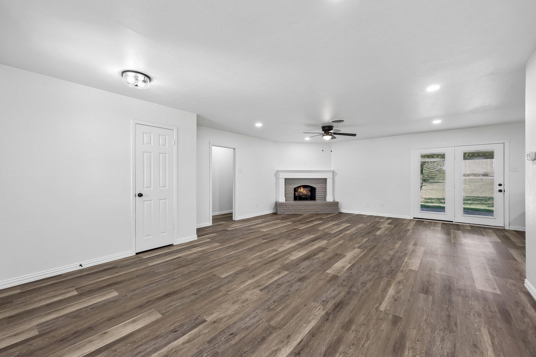 913 N Main Street Springtown TX 76082