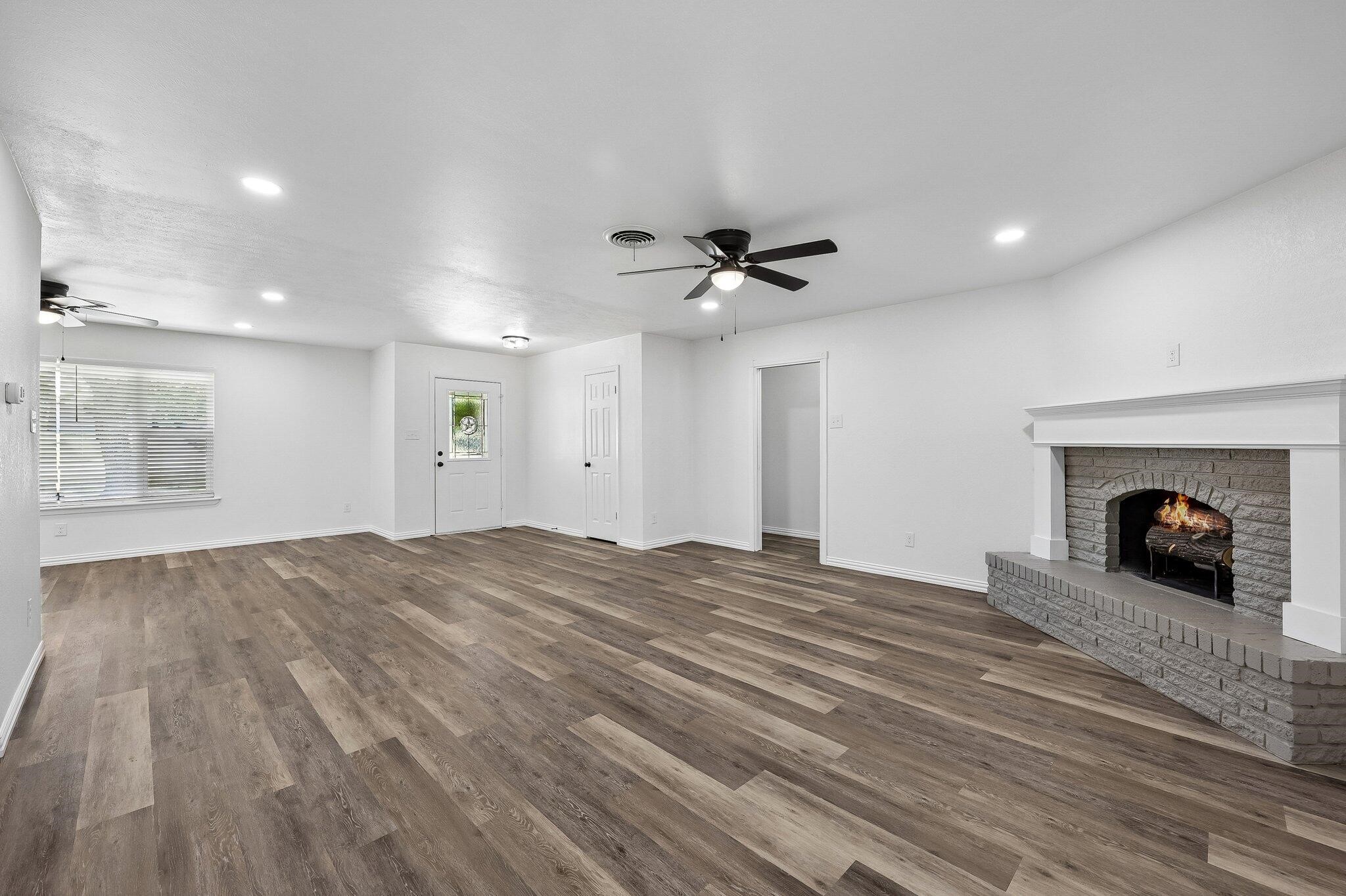 913 N Main Street Springtown TX 76082