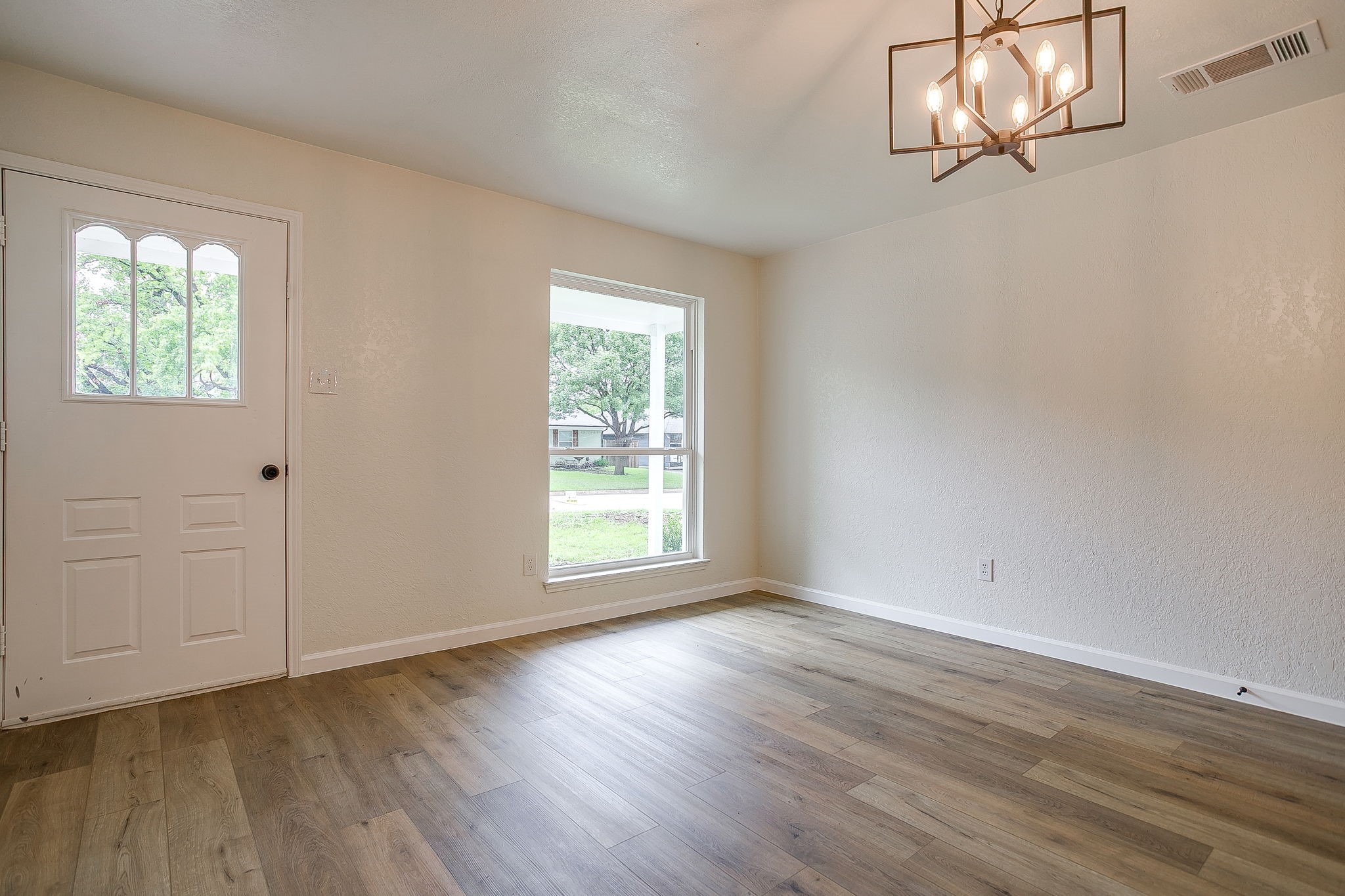 713 Vaughn Drive Burleson TX 76028