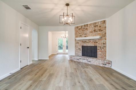 713 Vaughn Drive Burleson TX 76028