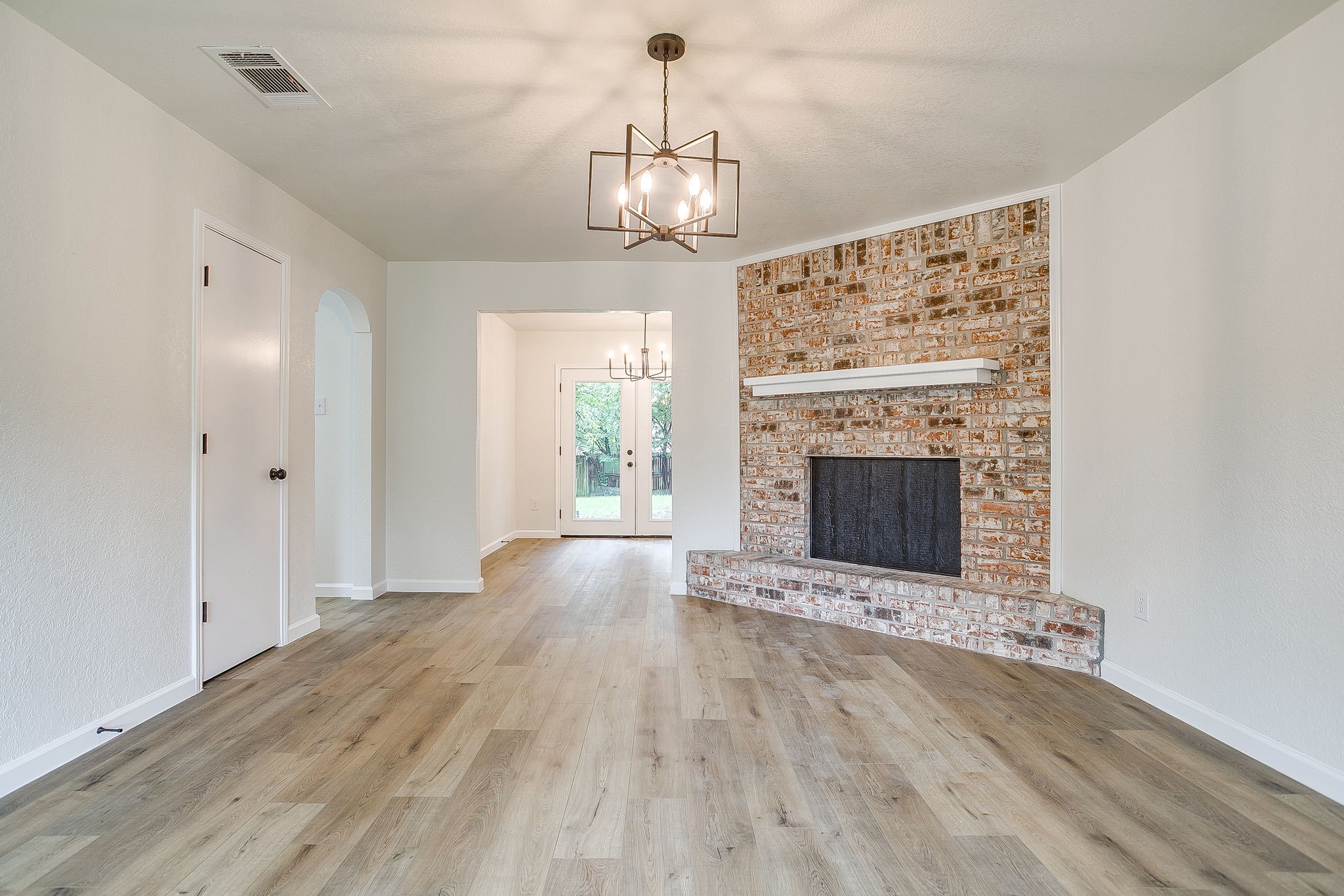 713 Vaughn Drive Burleson TX 76028