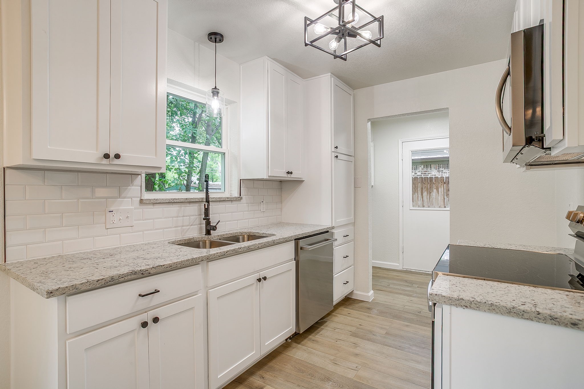 713 Vaughn Drive Burleson TX 76028