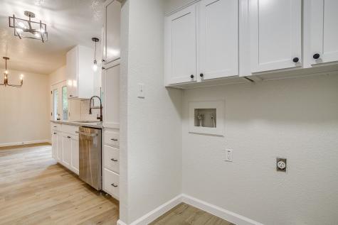713 Vaughn Drive Burleson TX 76028