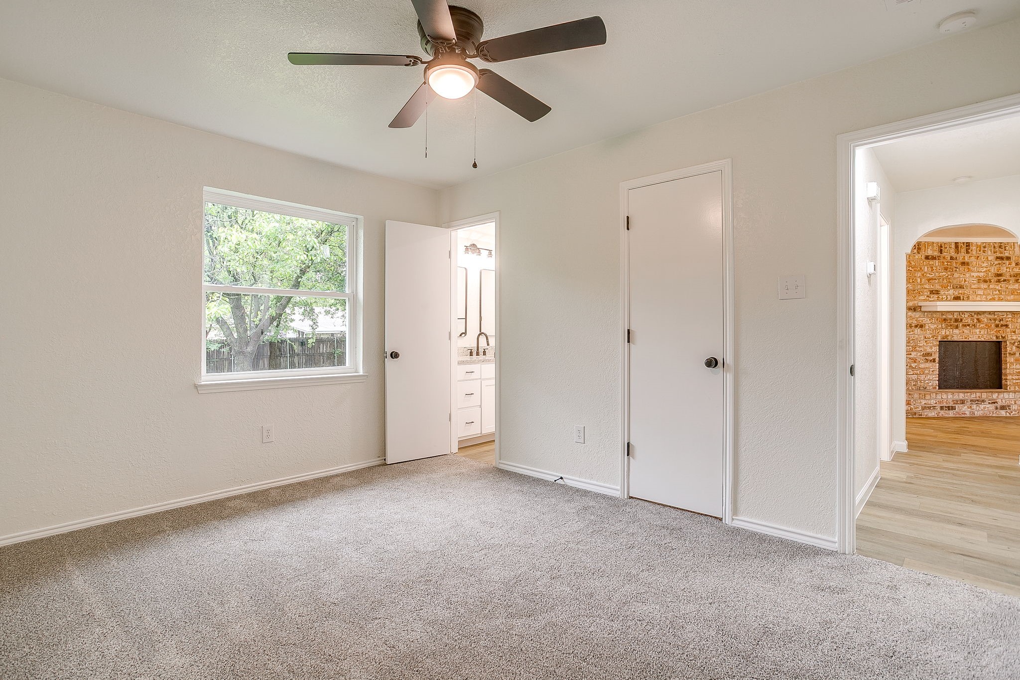 713 Vaughn Drive Burleson TX 76028
