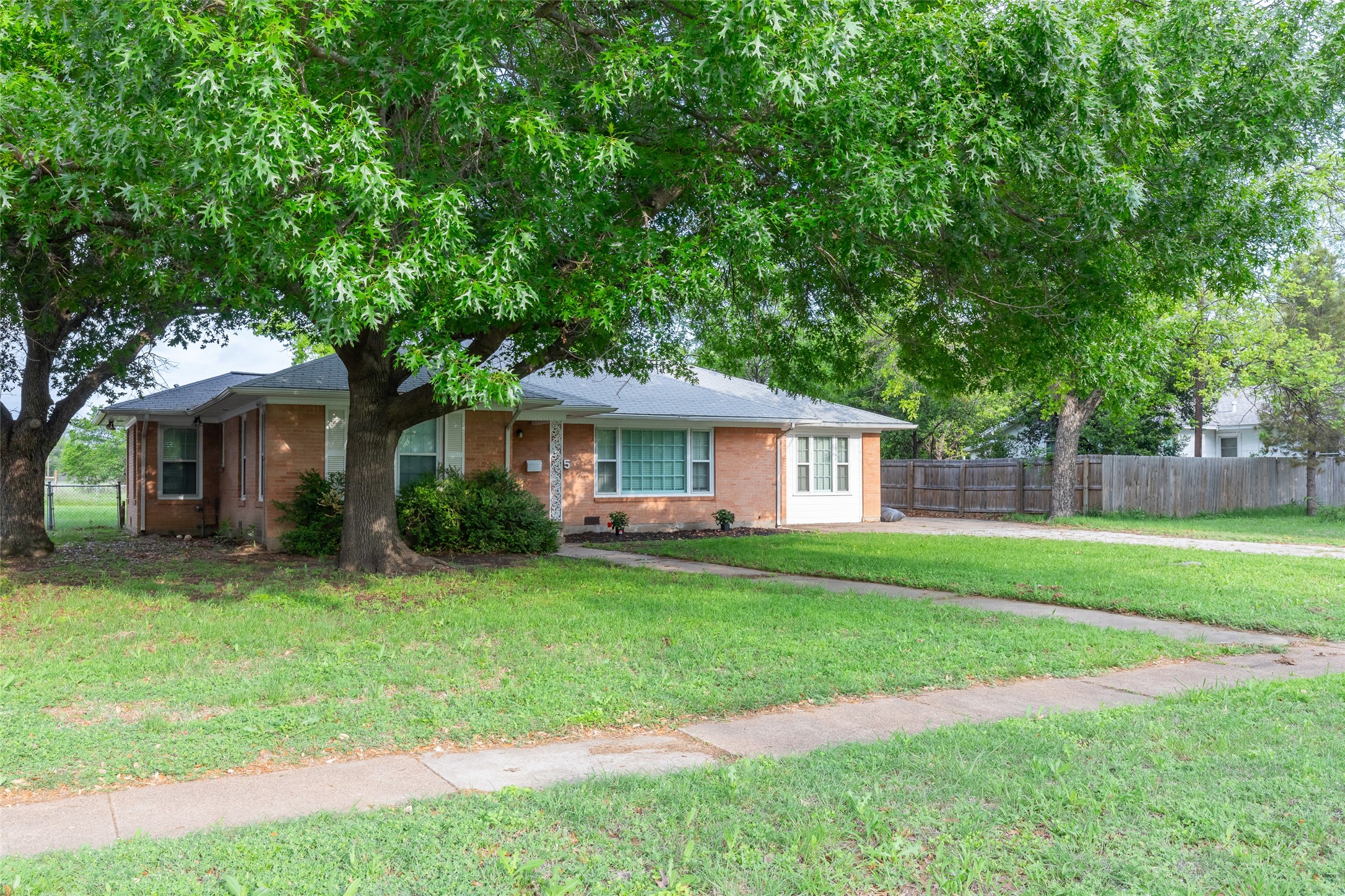 805 S Seaman Street Eastland TX 76448