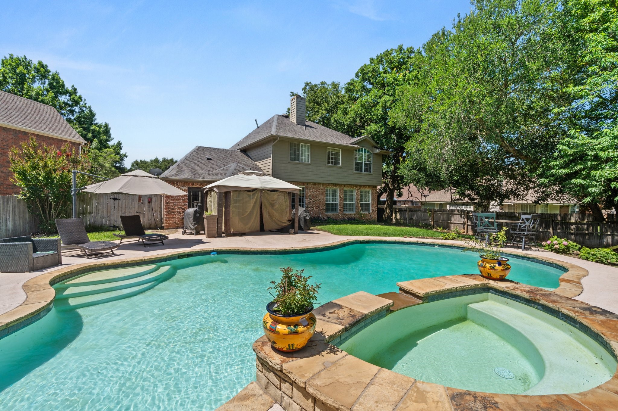2100 Mikasa Drive Arlington TX 76001