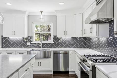1636 W Red Bird Lane Dallas TX 75232
