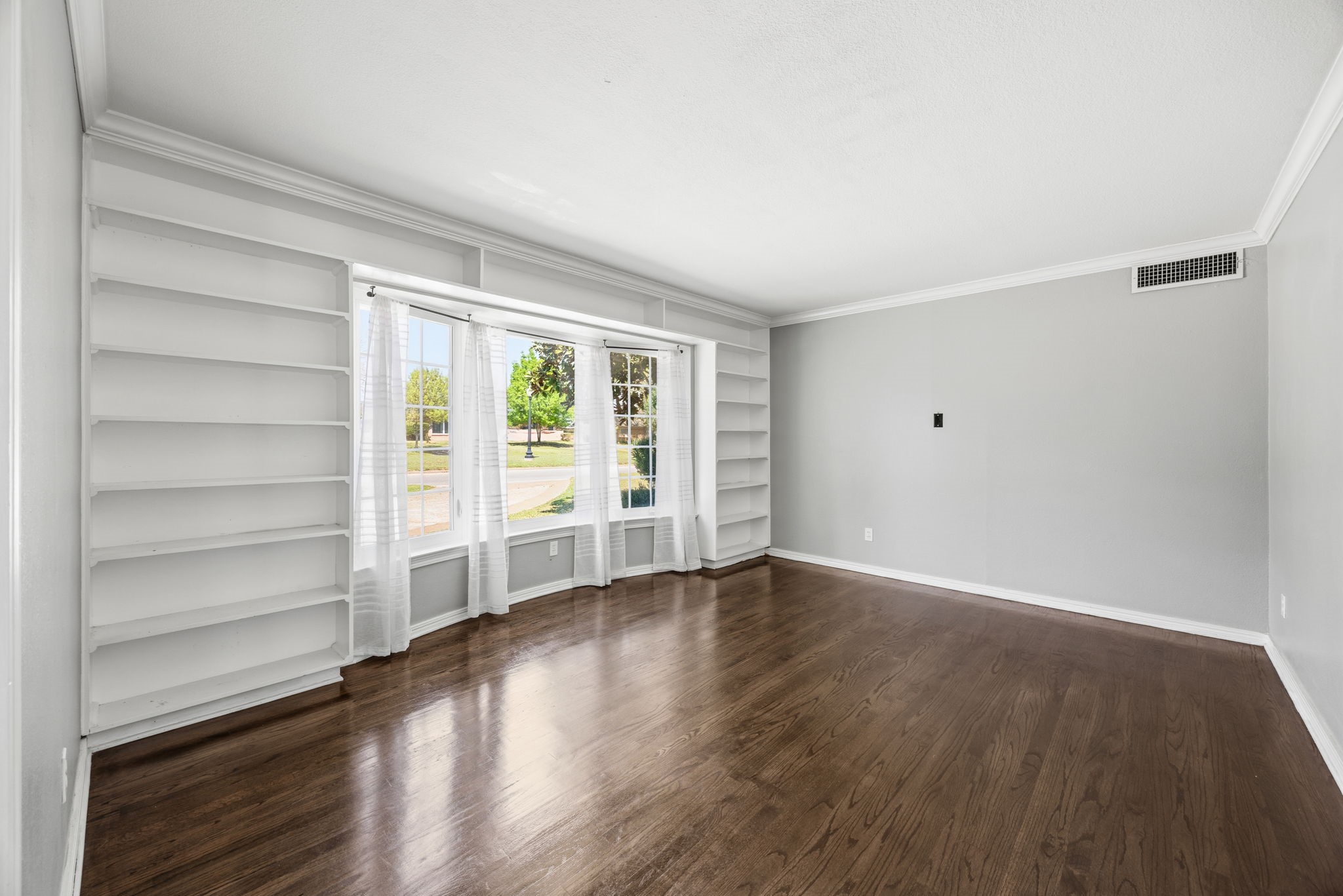 1636 W Red Bird Lane Dallas TX 75232