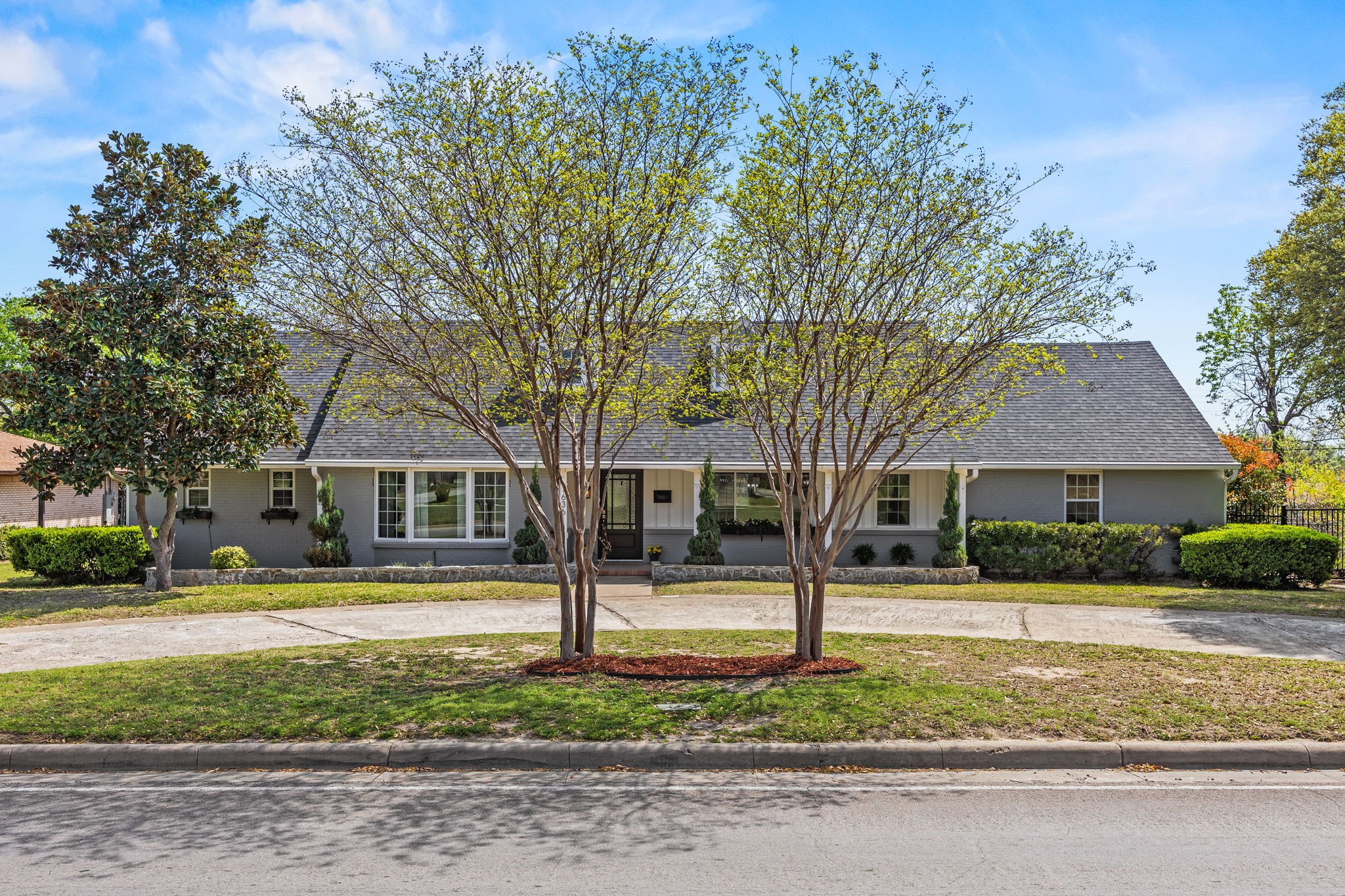 1636 W Red Bird Lane Dallas TX 75232