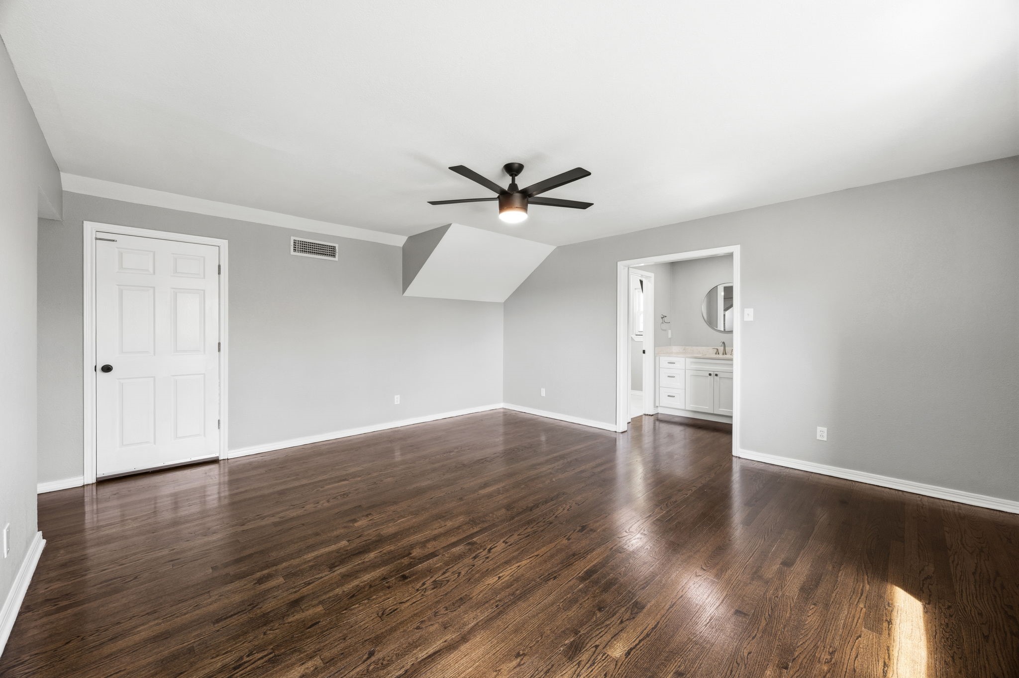 1636 W Red Bird Lane Dallas TX 75232