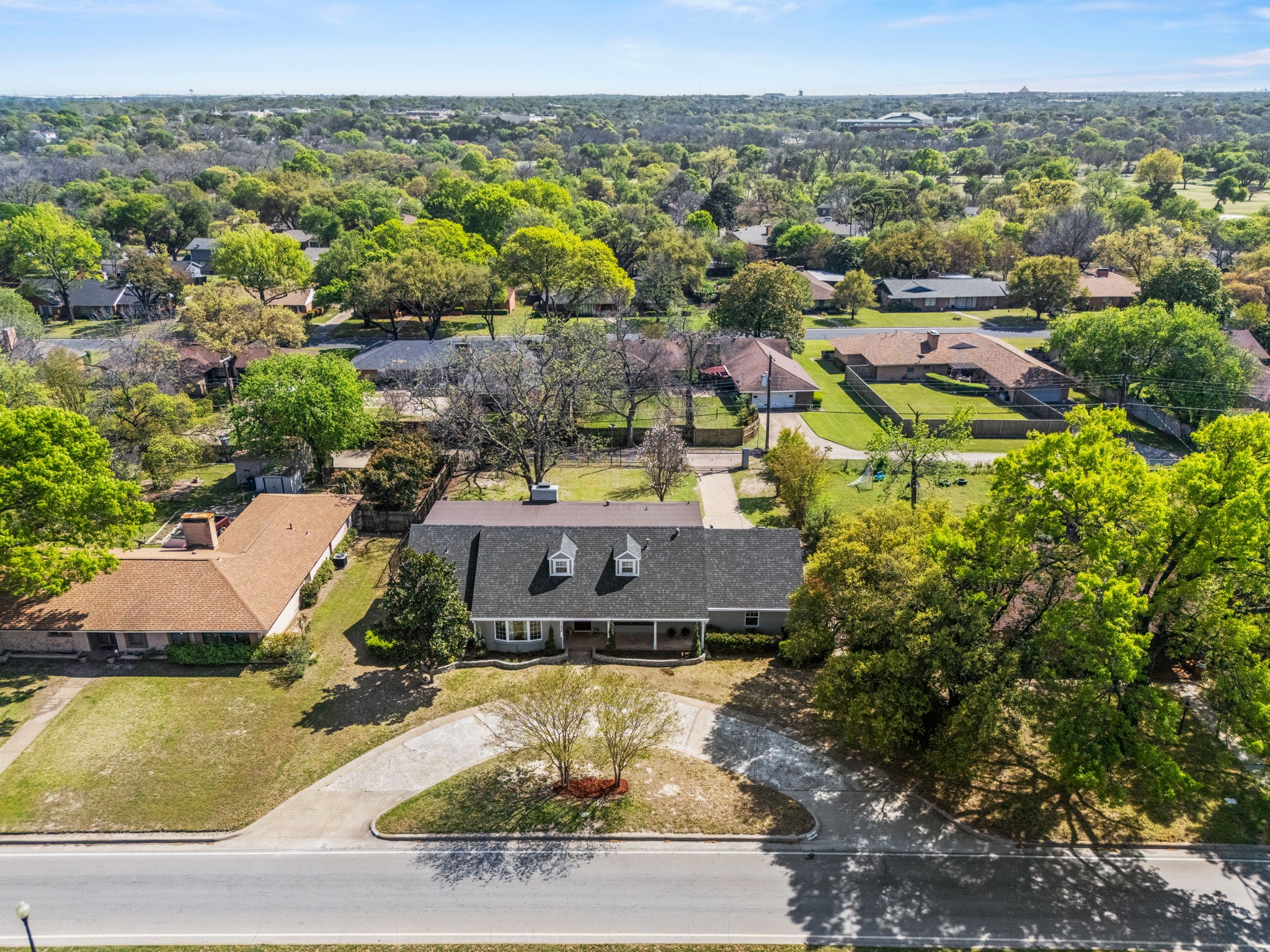 1636 W Red Bird Lane Dallas TX 75232