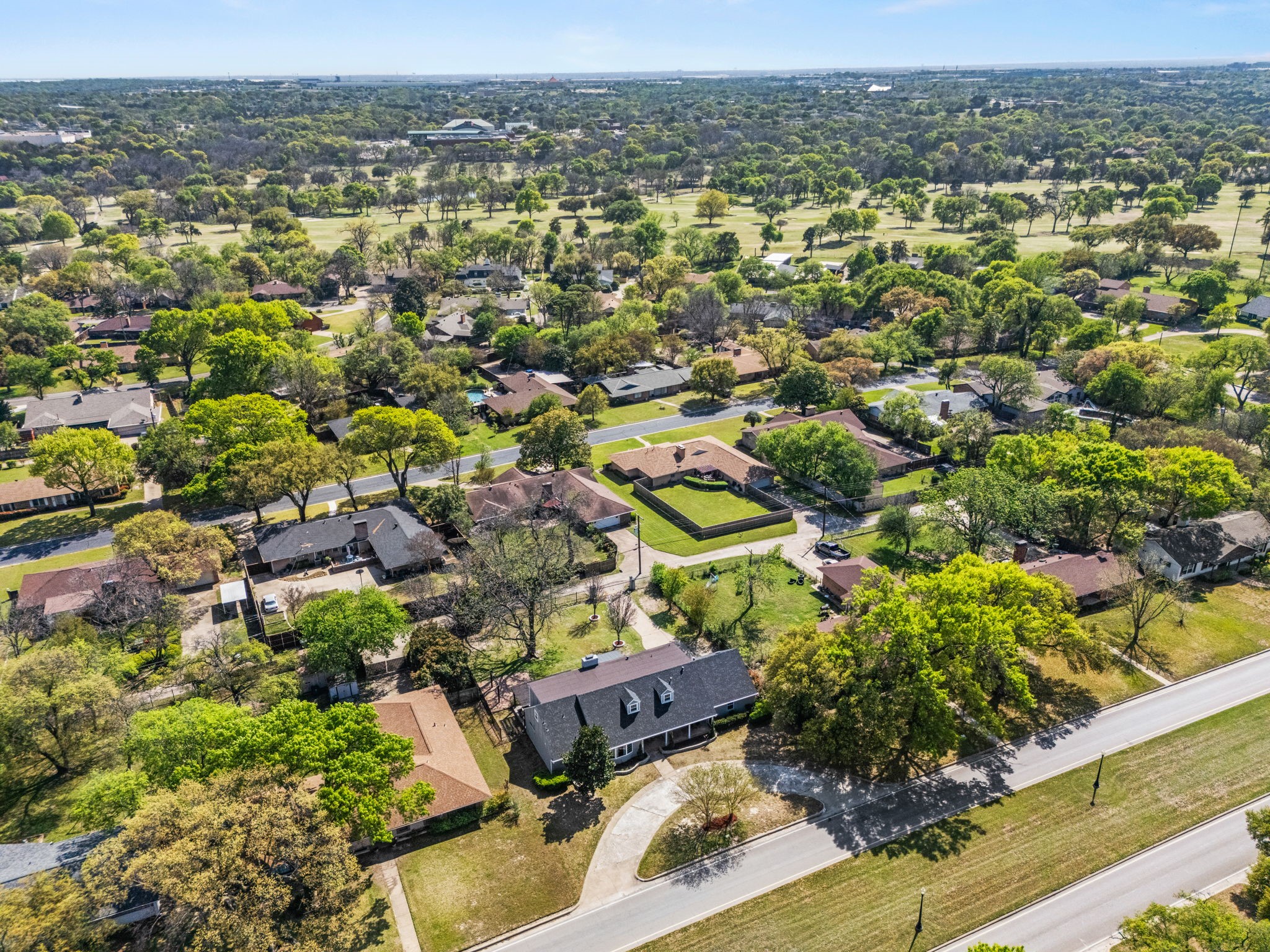 1636 W Red Bird Lane Dallas TX 75232