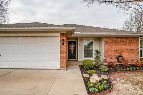 800 Crestview Drive Burleson TX 76028