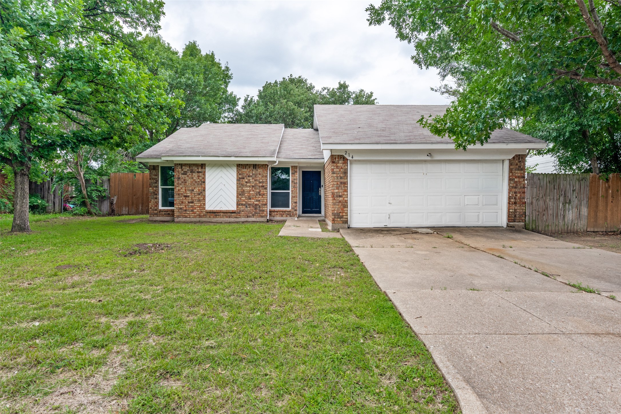 214 Valley Forge Lane Arlington TX 76002