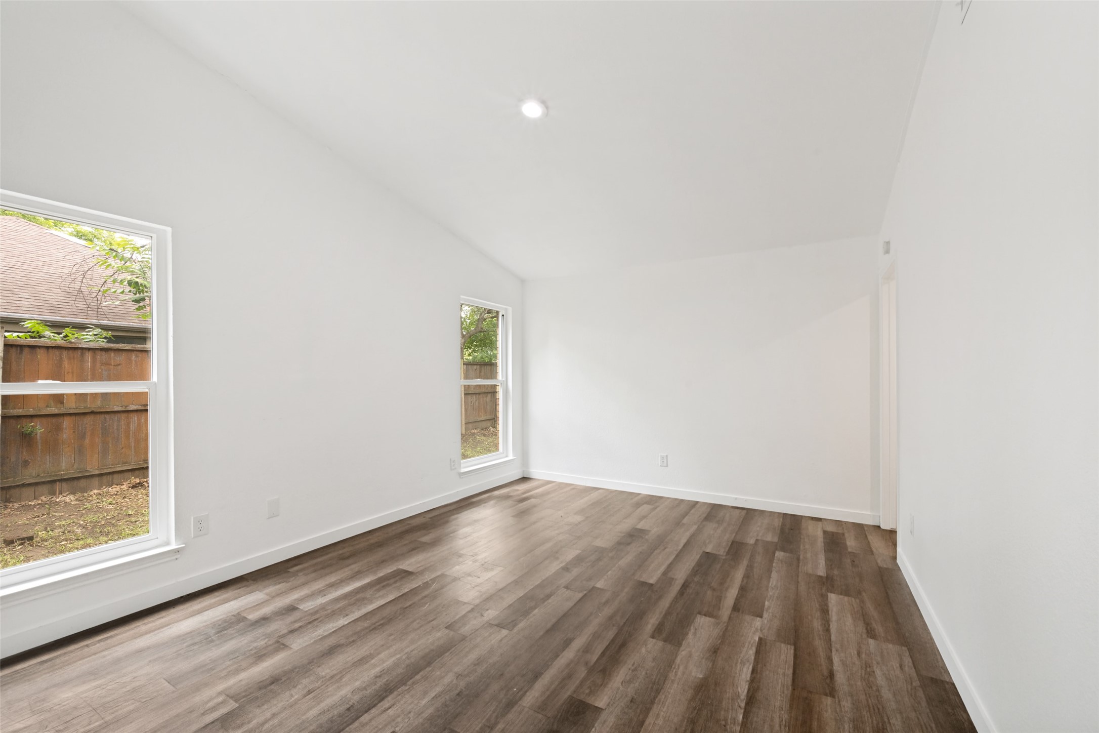 214 Valley Forge Lane Arlington TX 76002