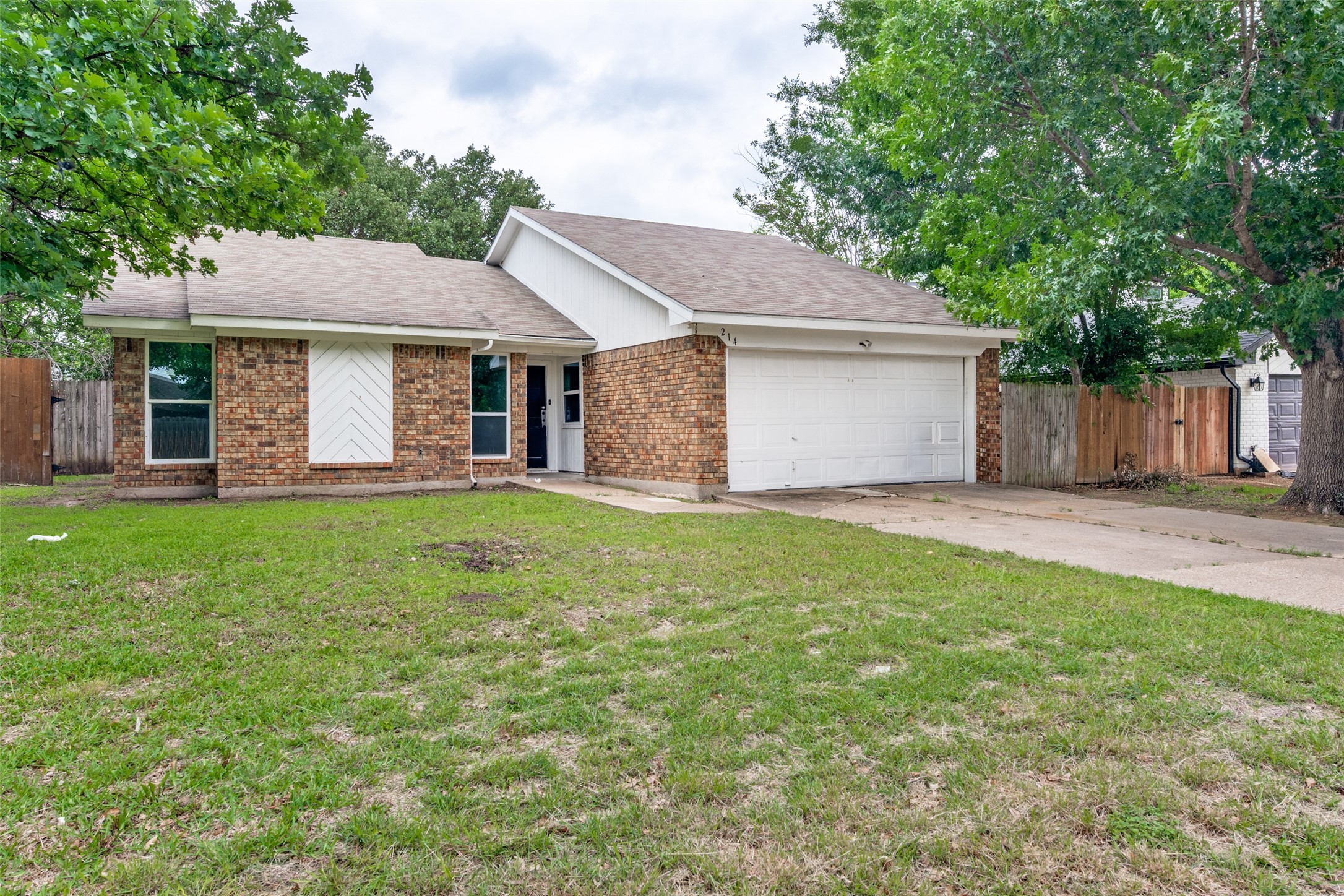 214 Valley Forge Lane Arlington TX 76002