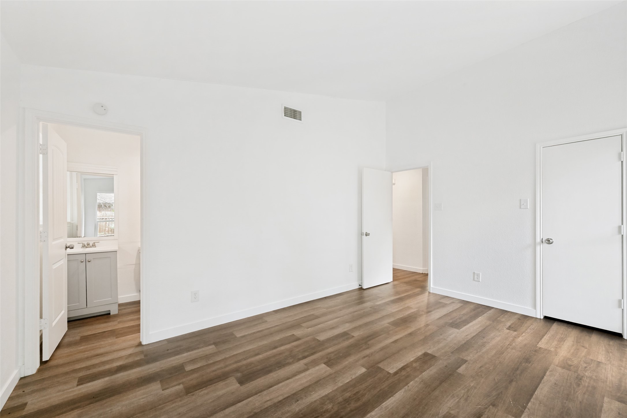214 Valley Forge Lane Arlington TX 76002