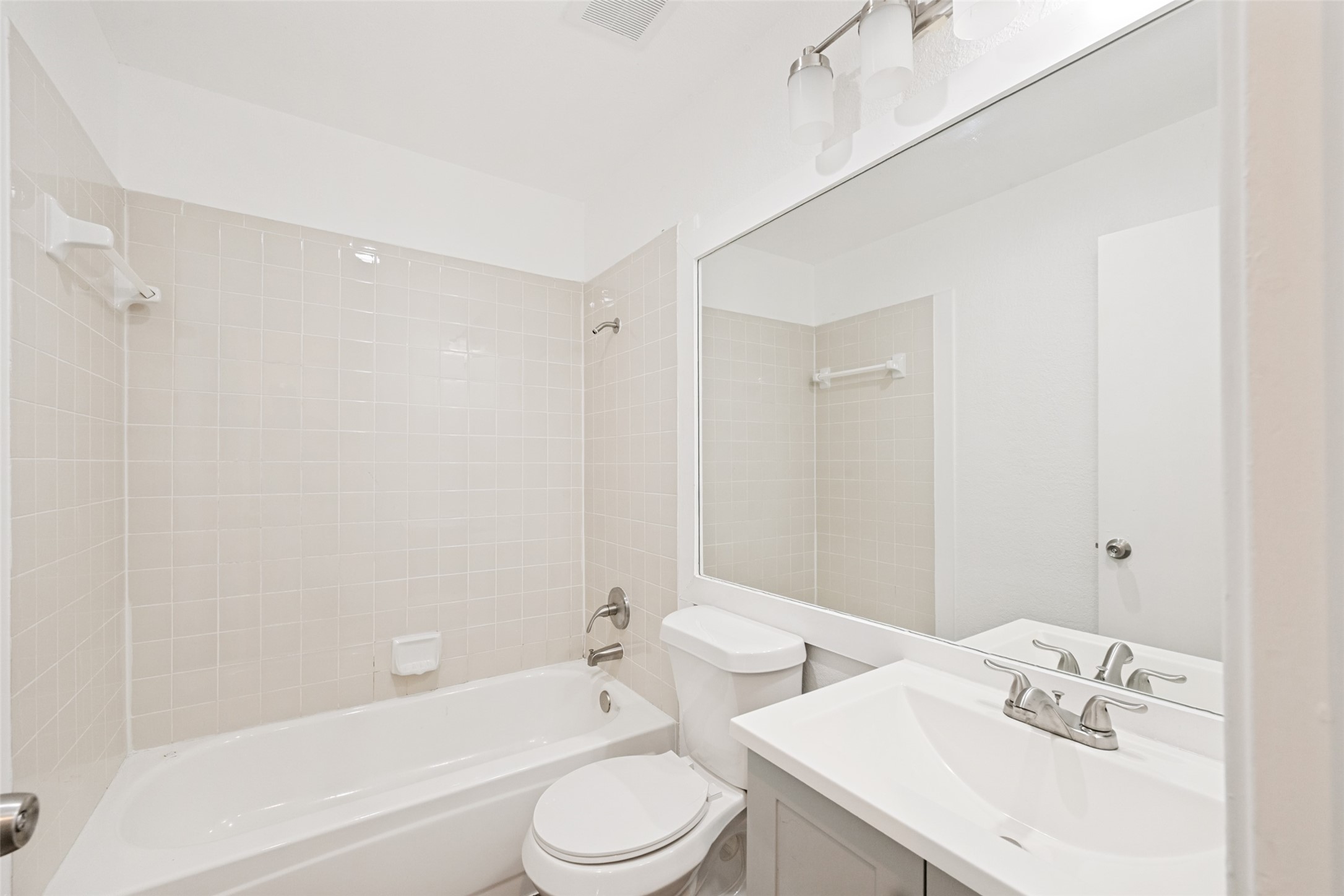 214 Valley Forge Lane Arlington TX 76002
