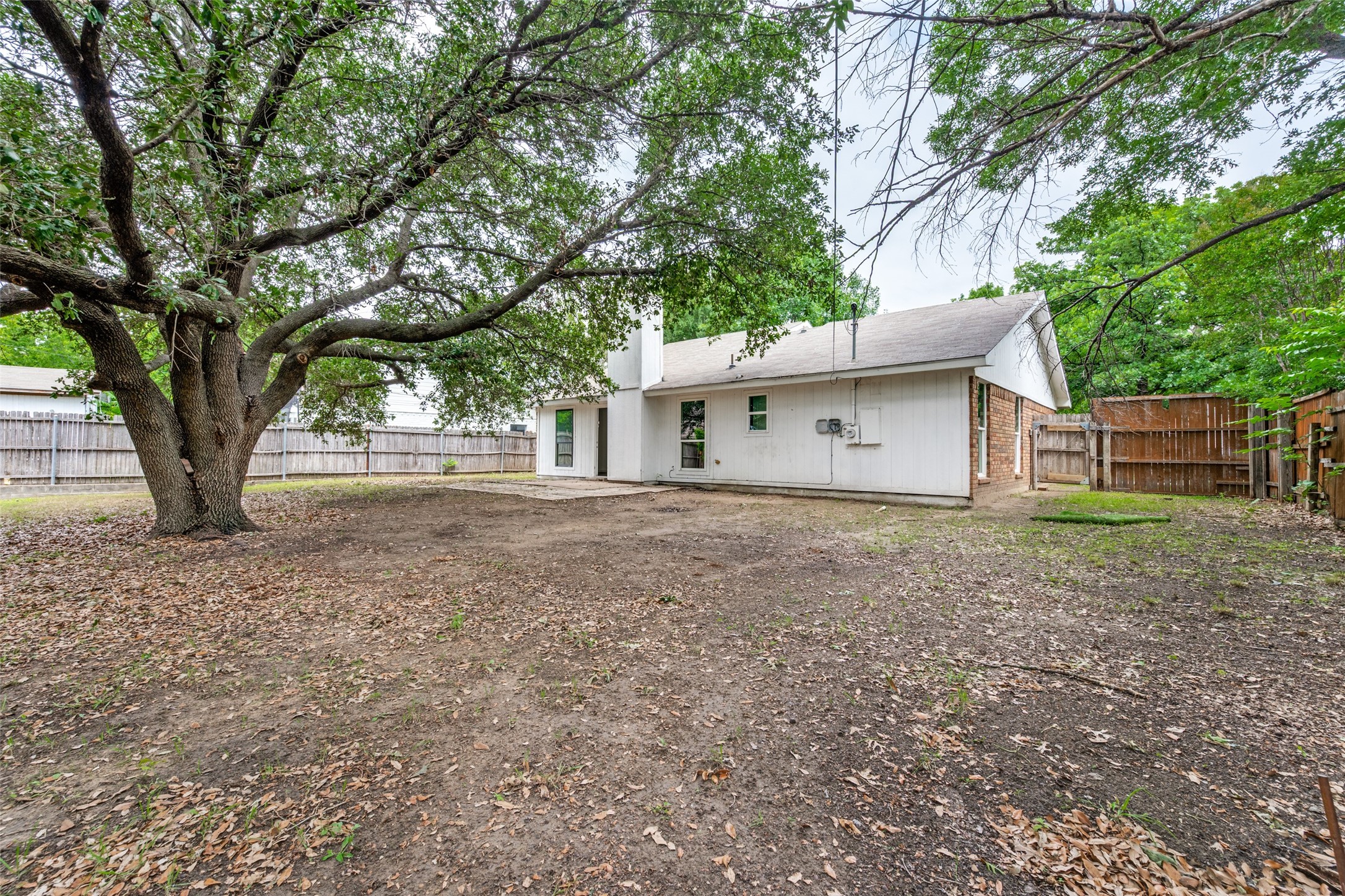 214 Valley Forge Lane Arlington TX 76002