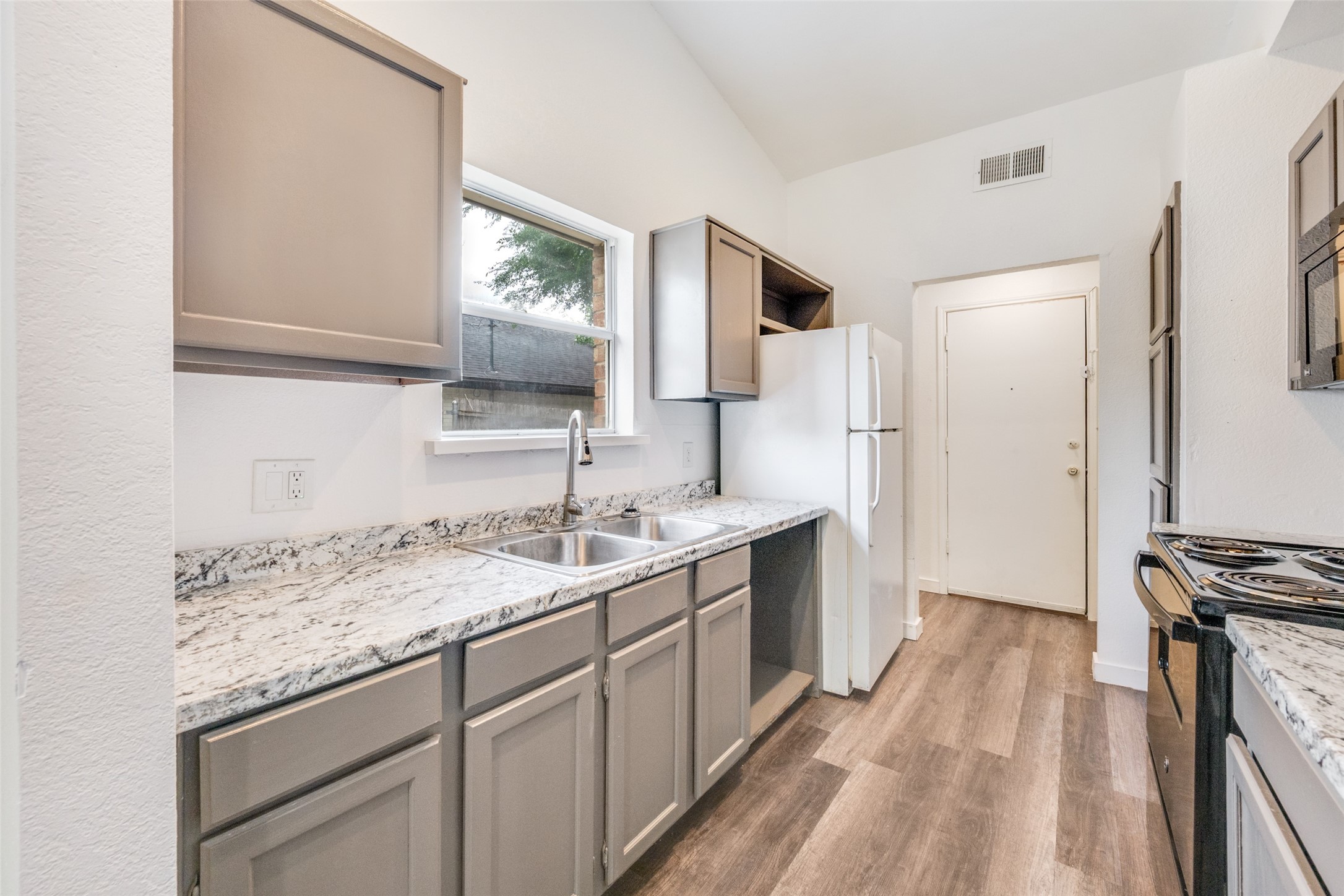 214 Valley Forge Lane Arlington TX 76002