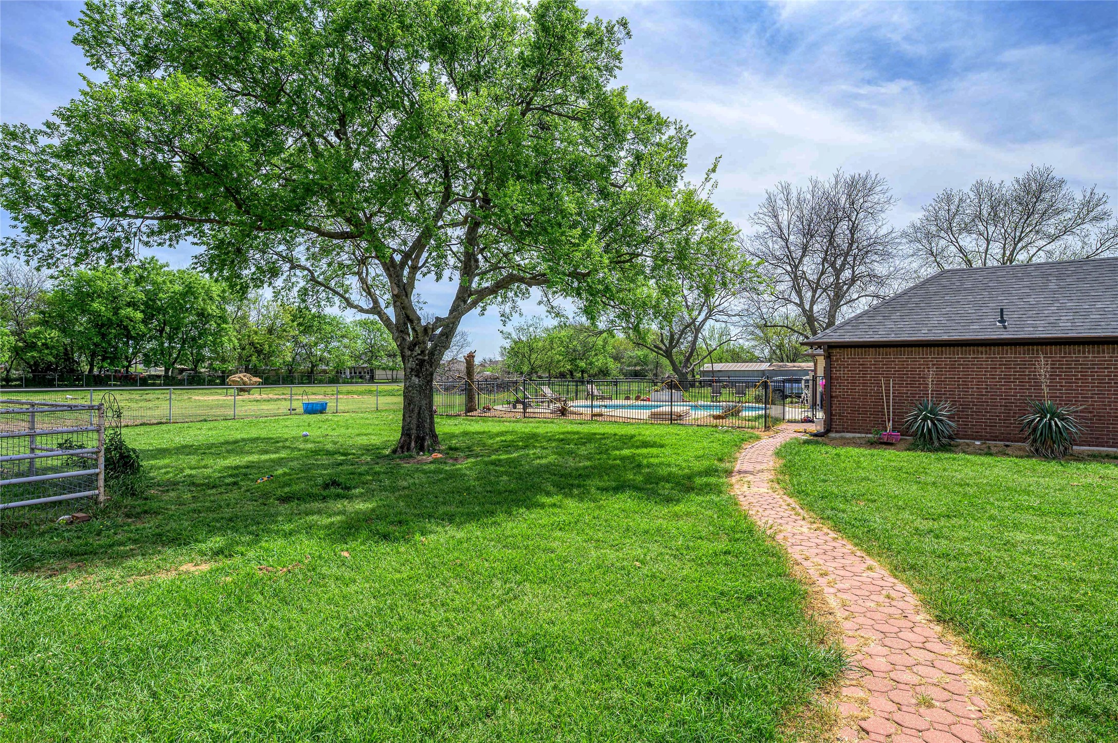 501 N Van Zandt Street Tioga TX 76271