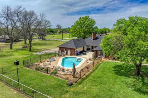 501 N Van Zandt Street Tioga TX 76271