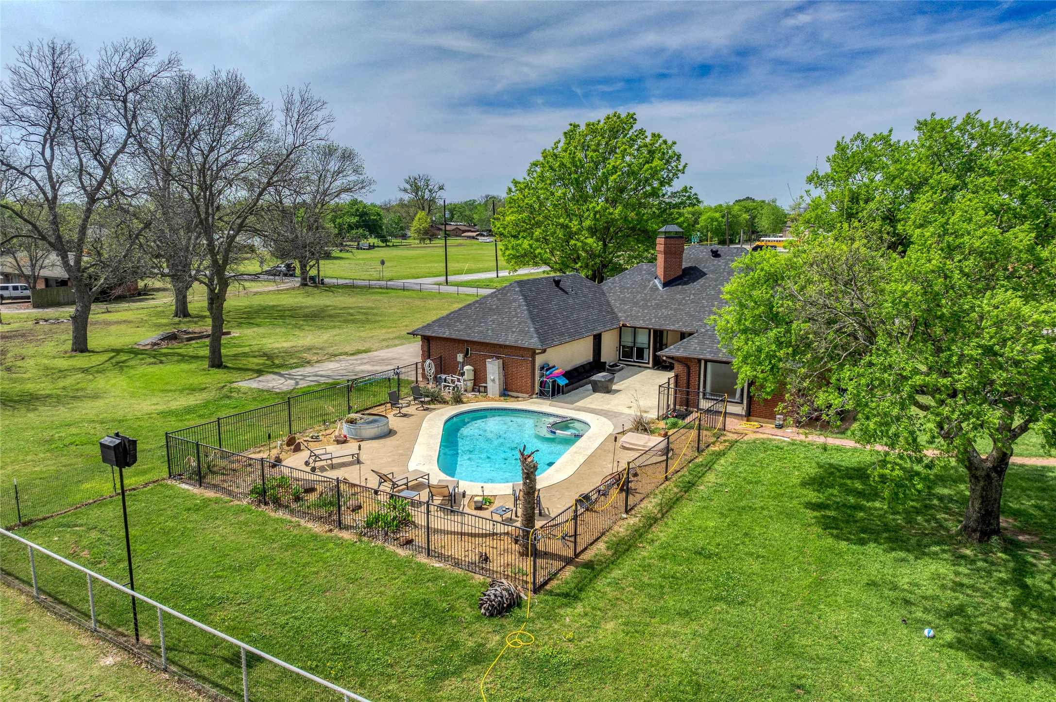 501 N Van Zandt Street Tioga TX 76271