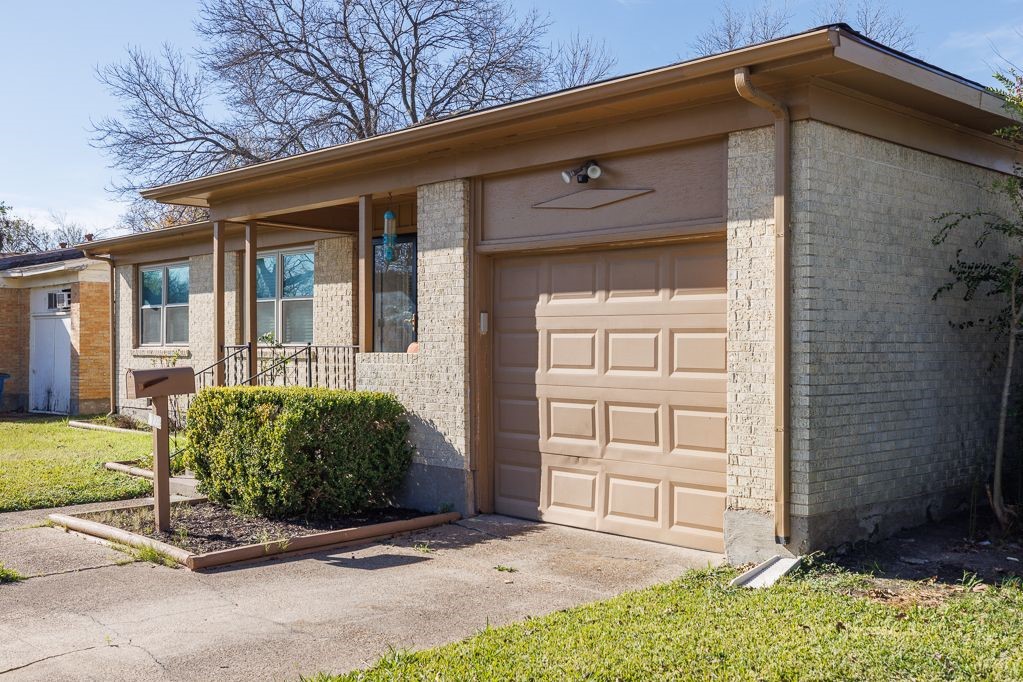 1723 Alhambra Street Dallas TX 75217