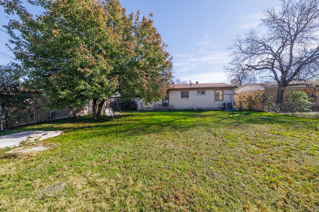 1723 Alhambra Street Dallas TX 75217