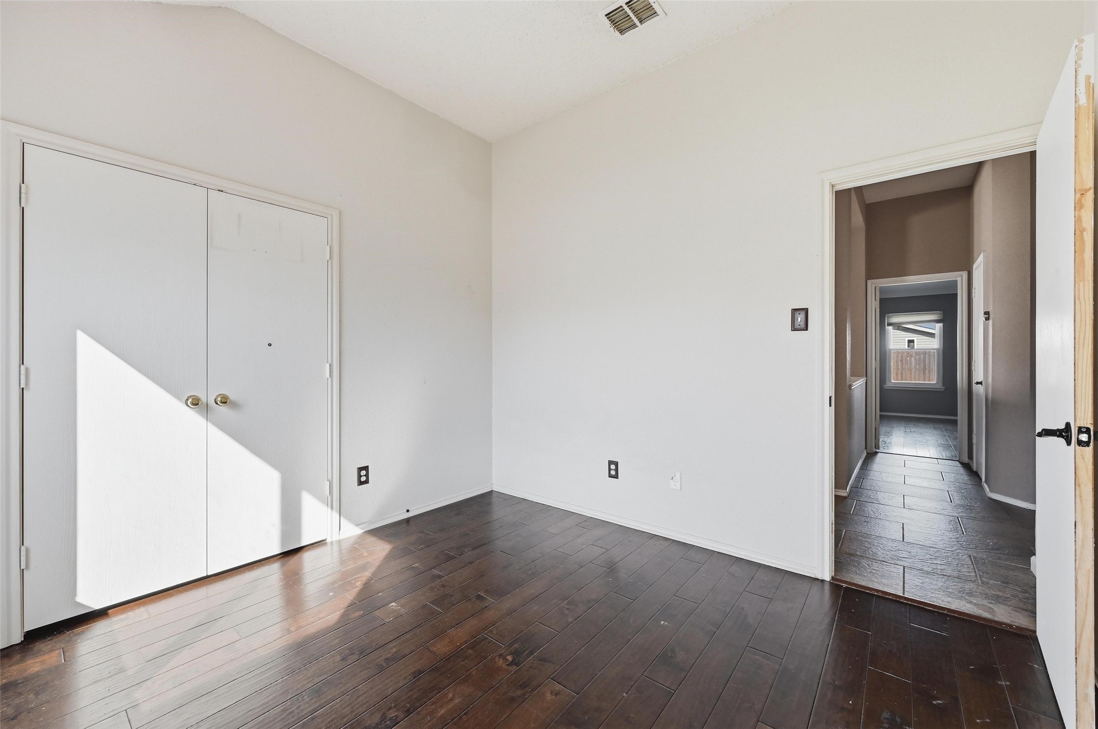 7411 Marsland Lane Arlington TX 76001
