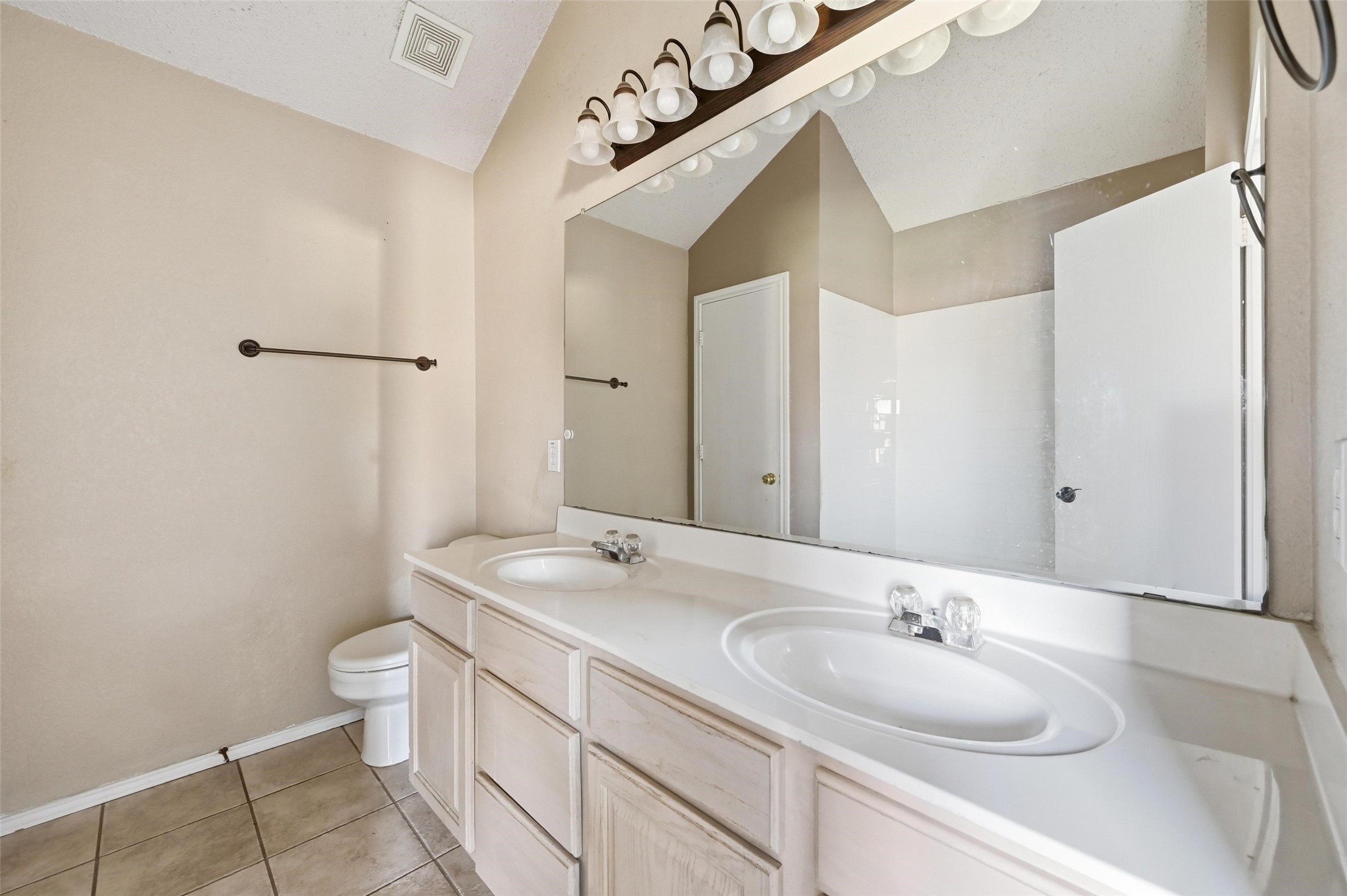 7411 Marsland Lane Arlington TX 76001