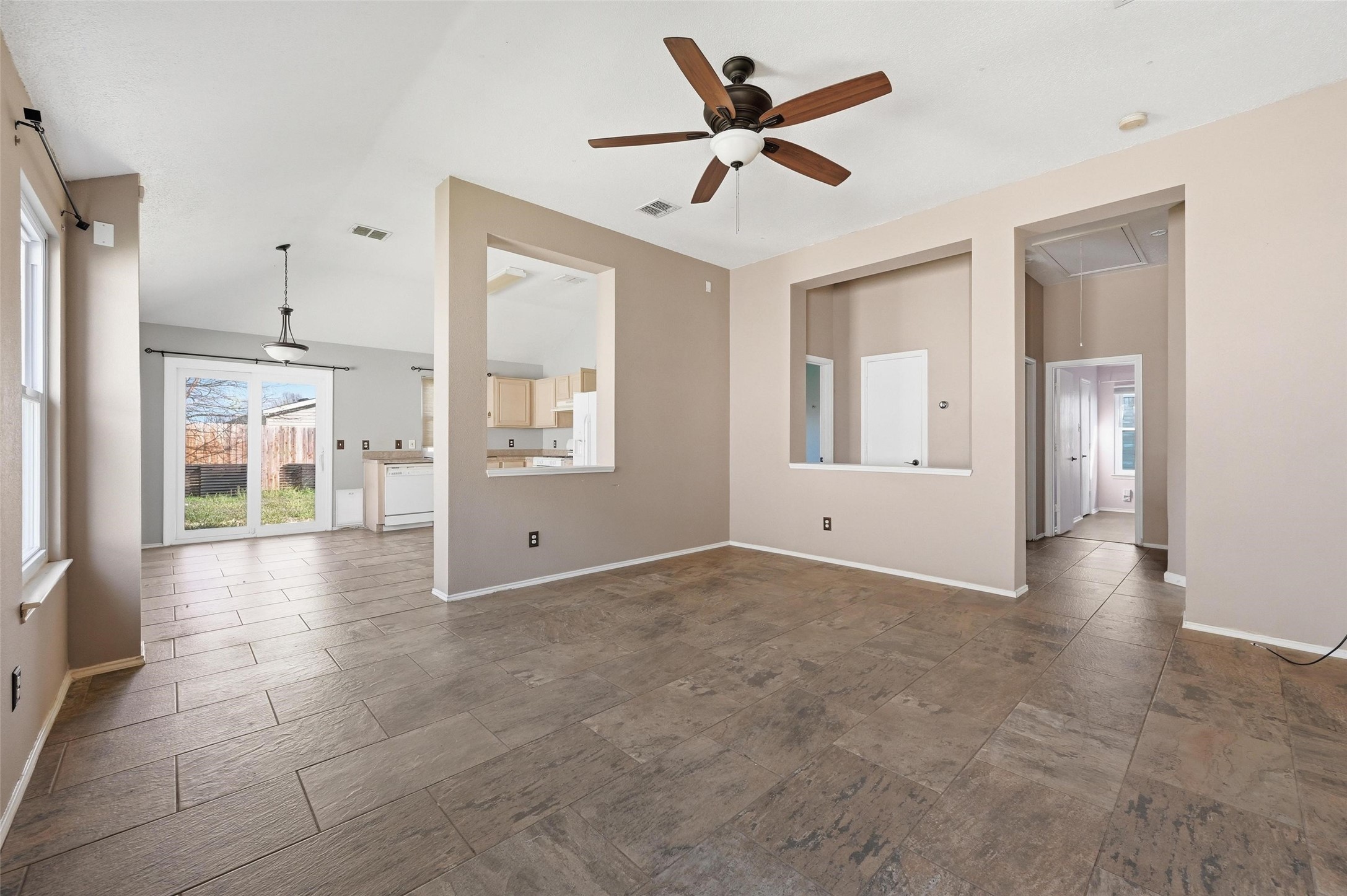 7411 Marsland Lane Arlington TX 76001