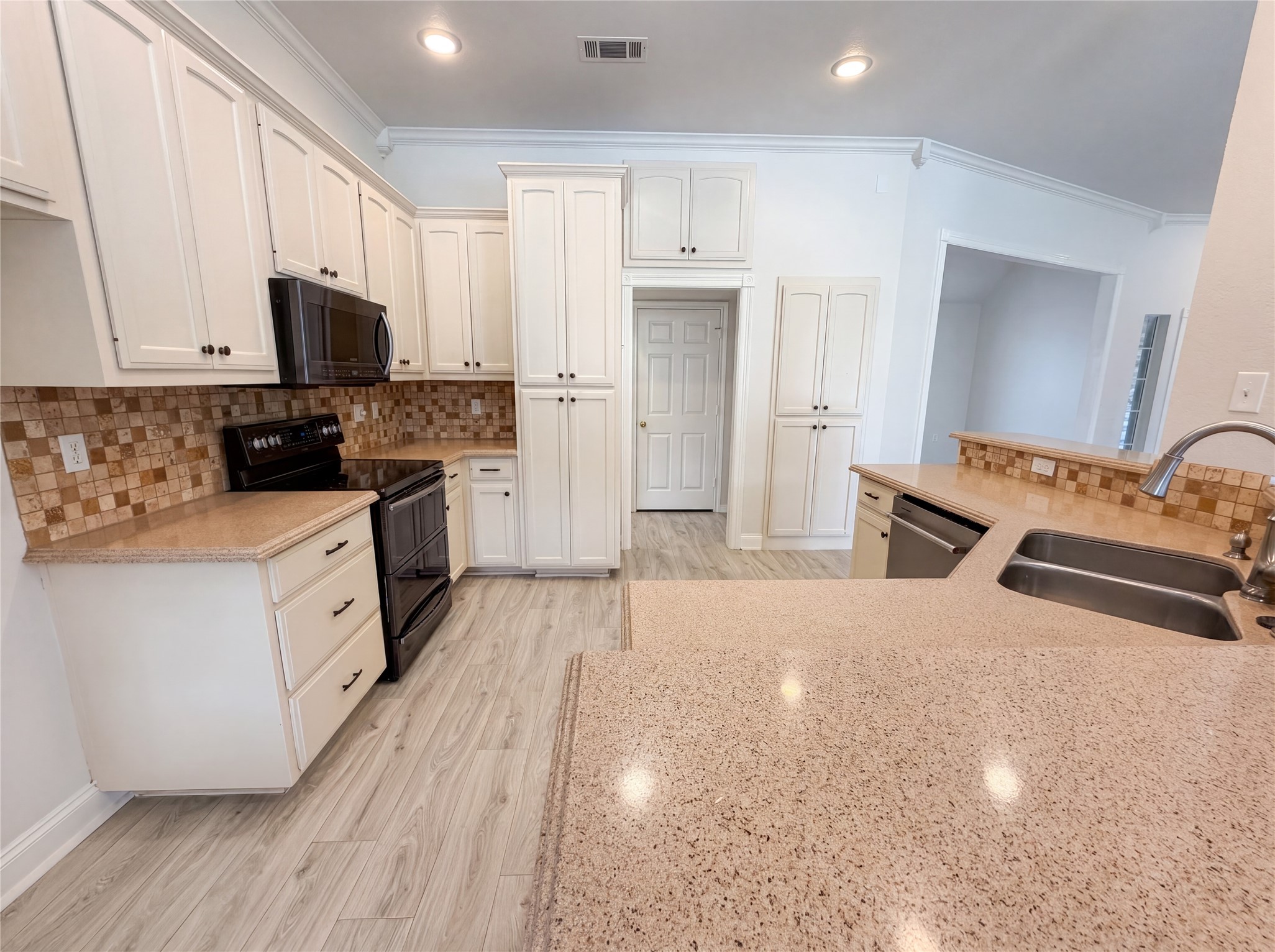 1226 Oakmanor Circle Hewitt TX 76643