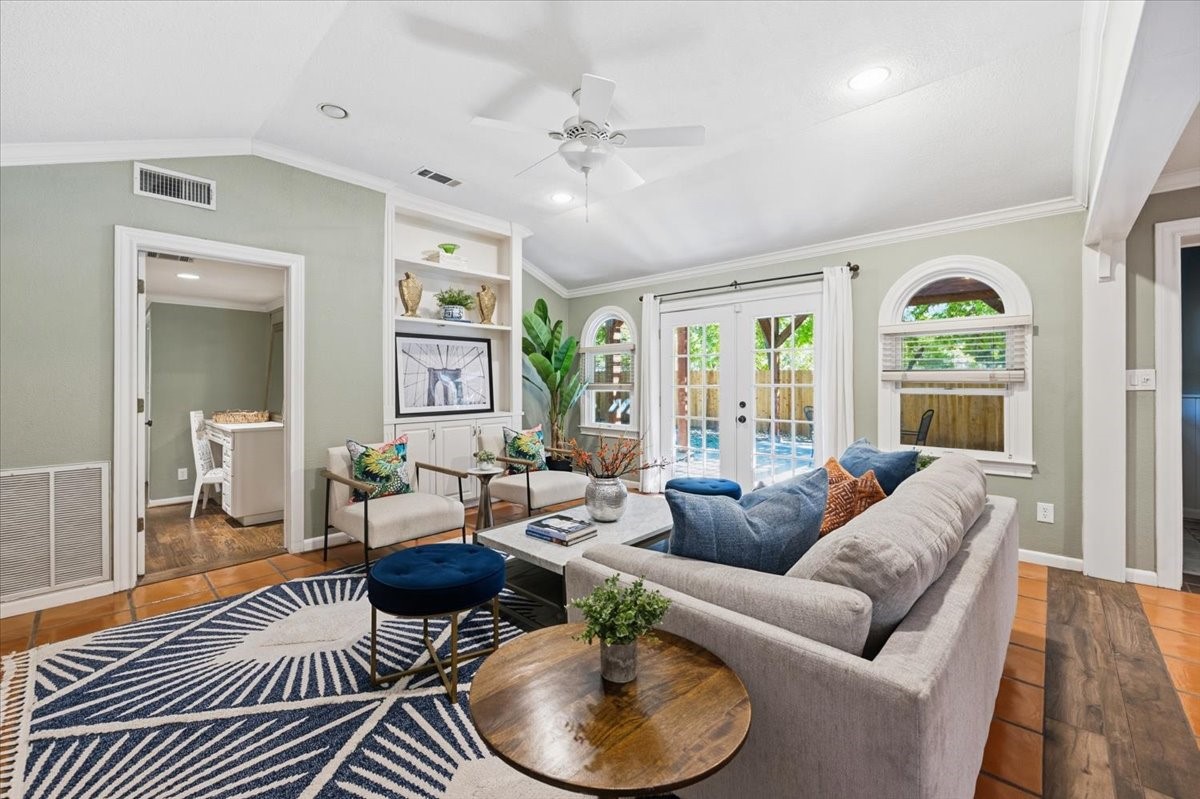 4232 Pershing Avenue Fort Worth TX 76107