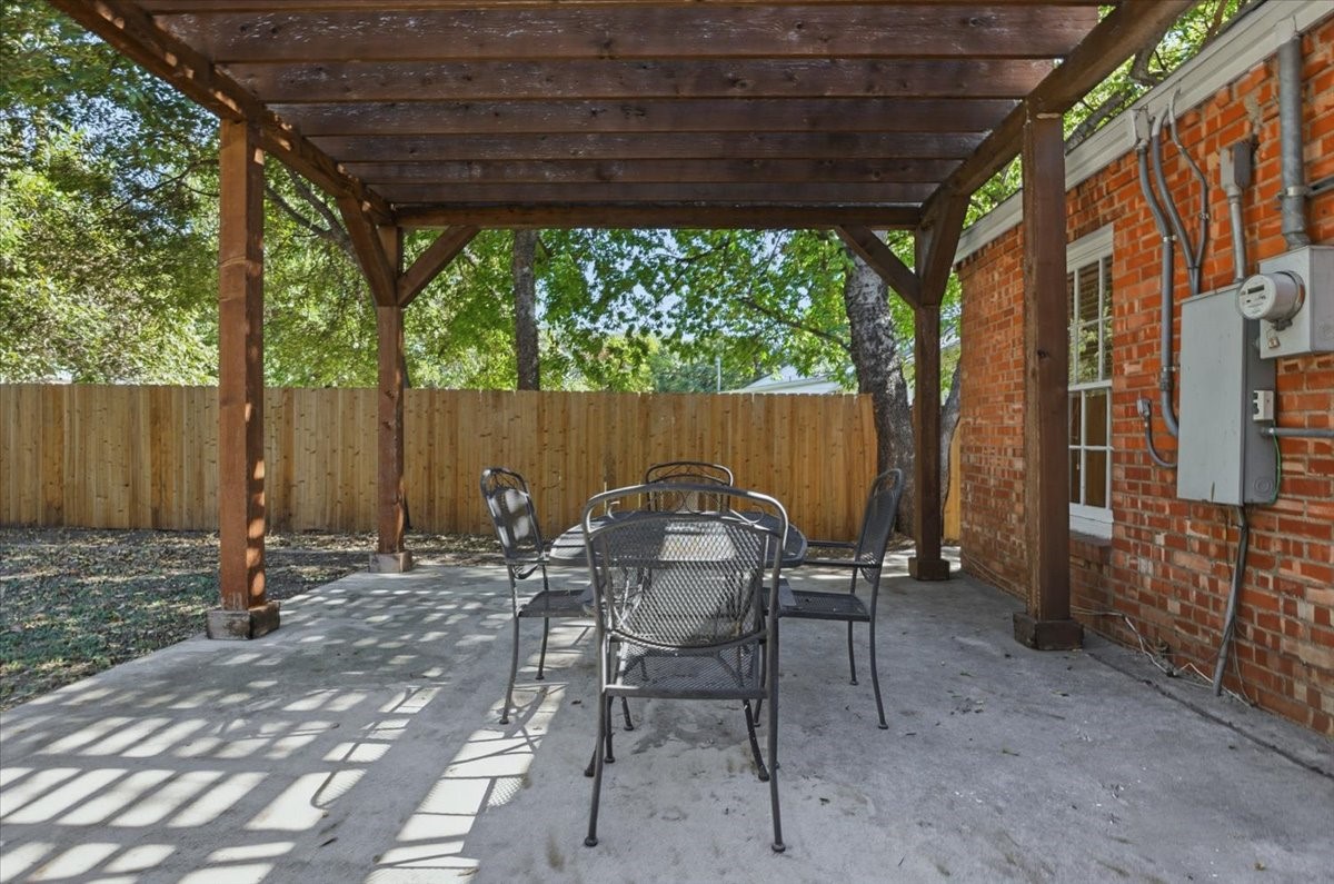 4232 Pershing Avenue Fort Worth TX 76107
