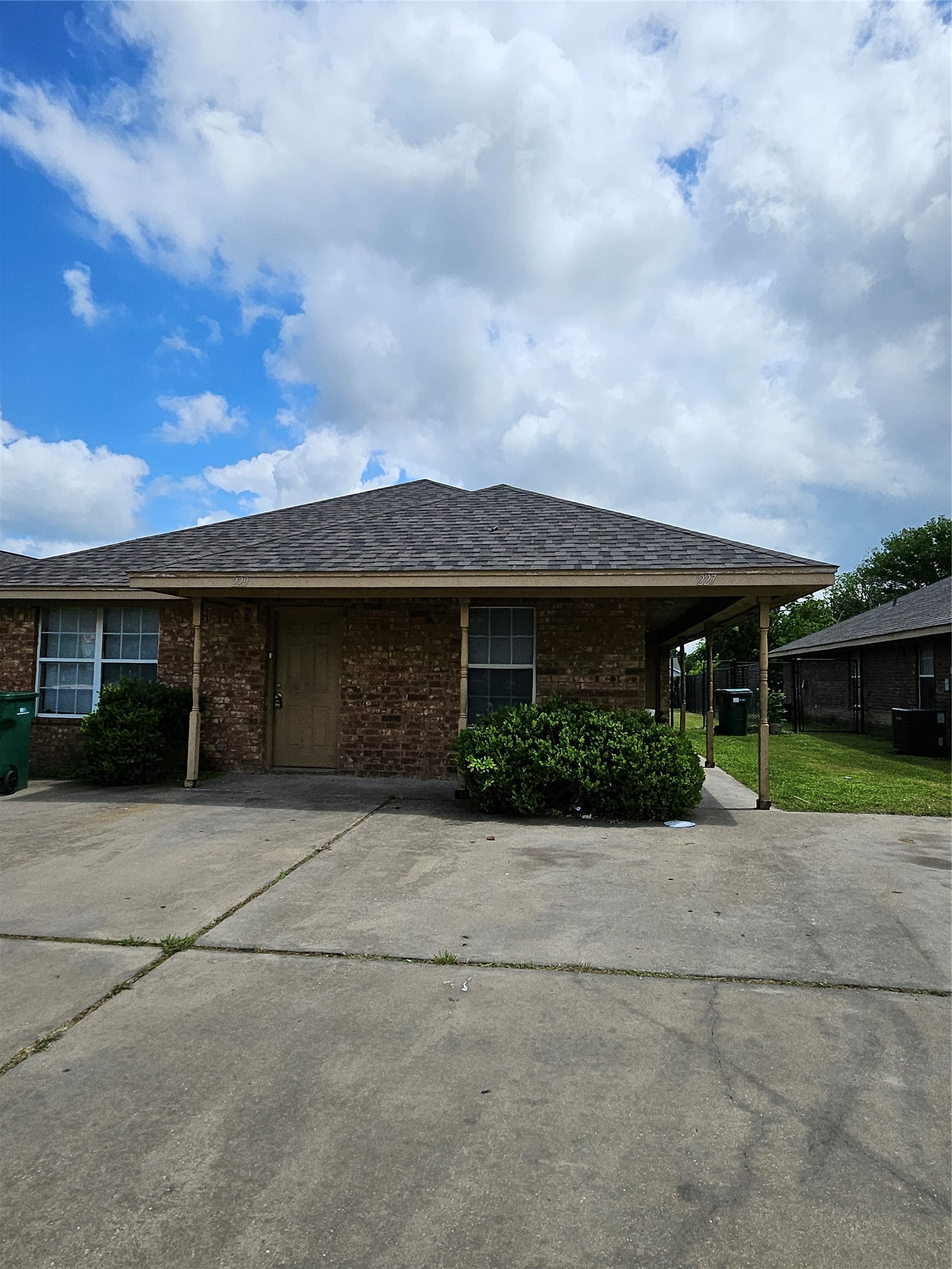 227-229 E Craven Avenue Lacy Lakeview TX 76705