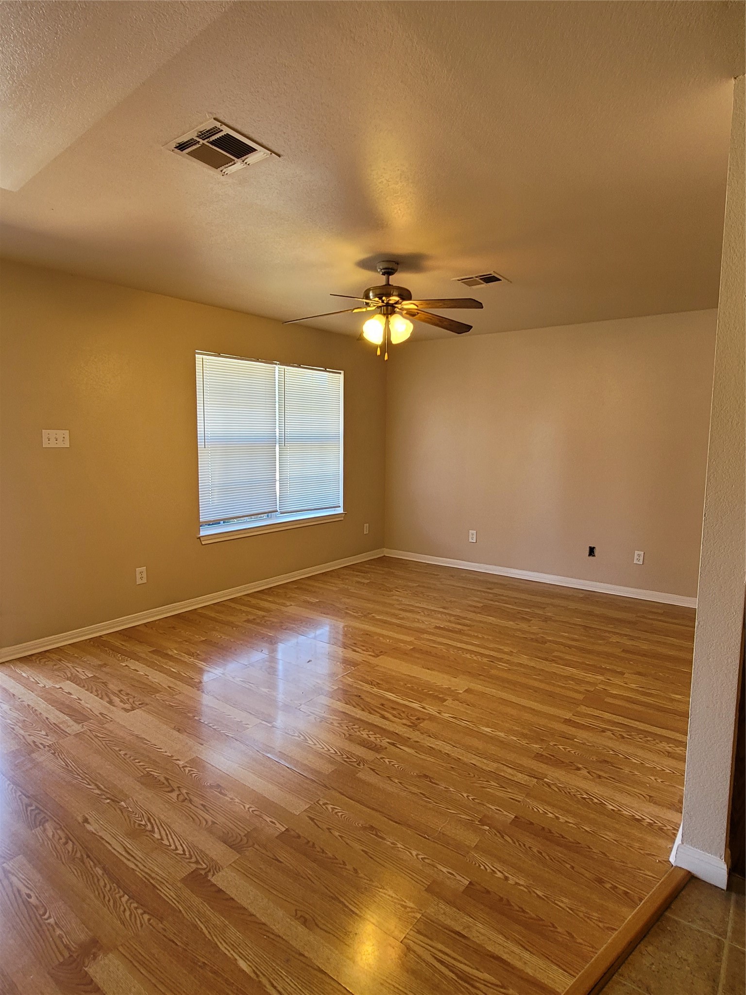 227-229 E Craven Avenue Lacy Lakeview TX 76705
