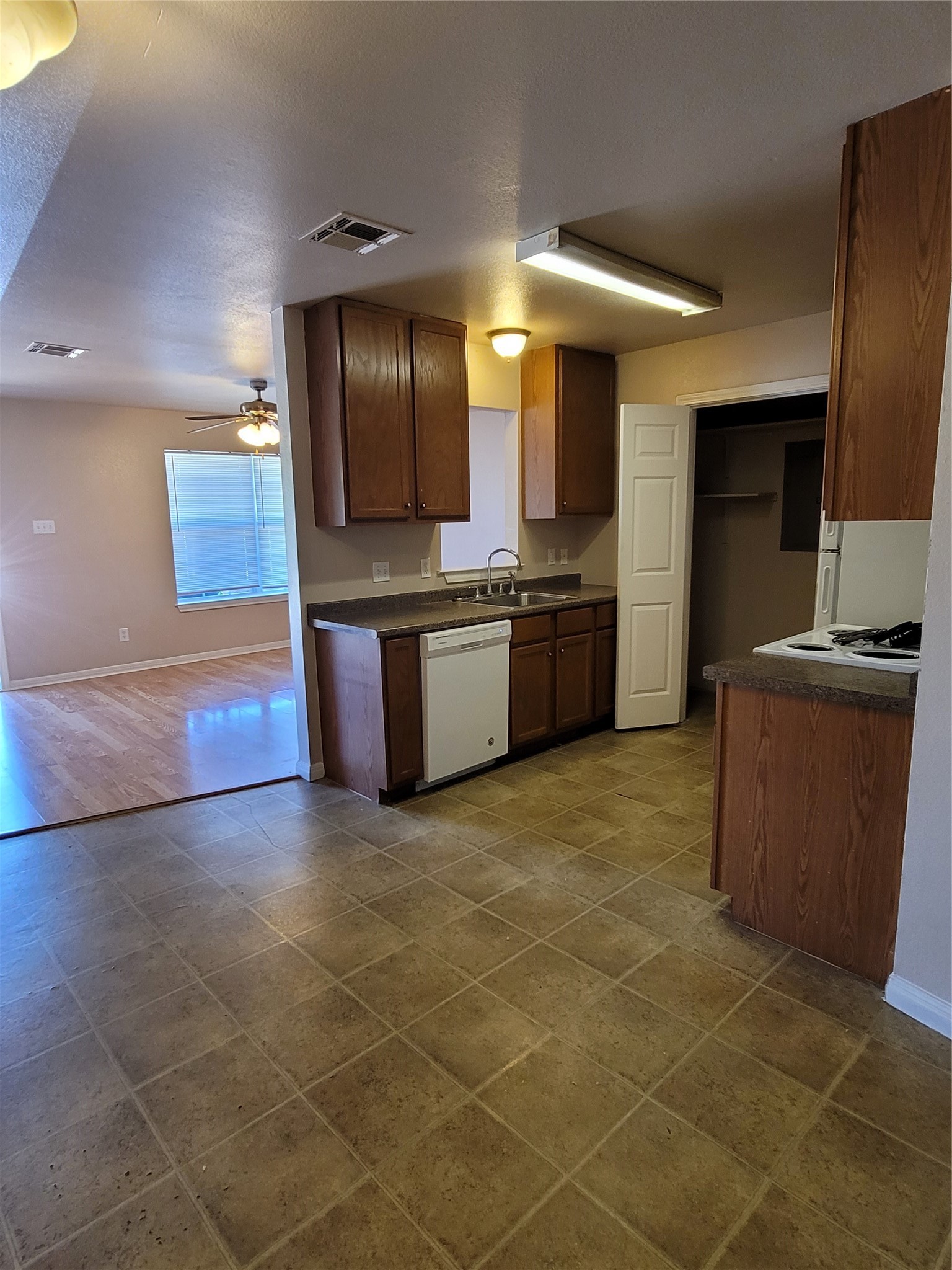 227-229 E Craven Avenue Lacy Lakeview TX 76705